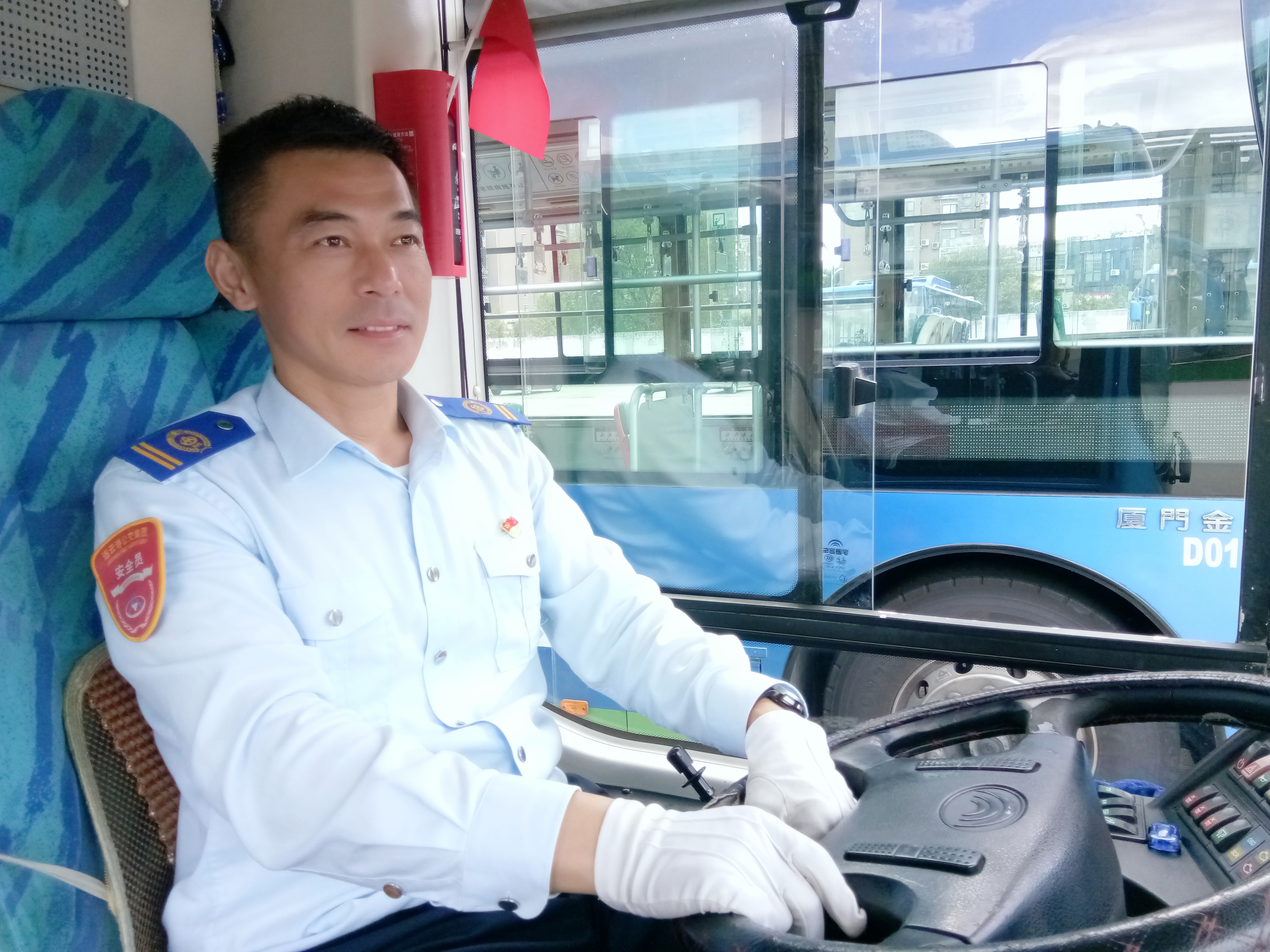 公交集團(tuán)B12線駕駛員劉園見義勇為獲省交通運(yùn)輸協(xié)會表彰