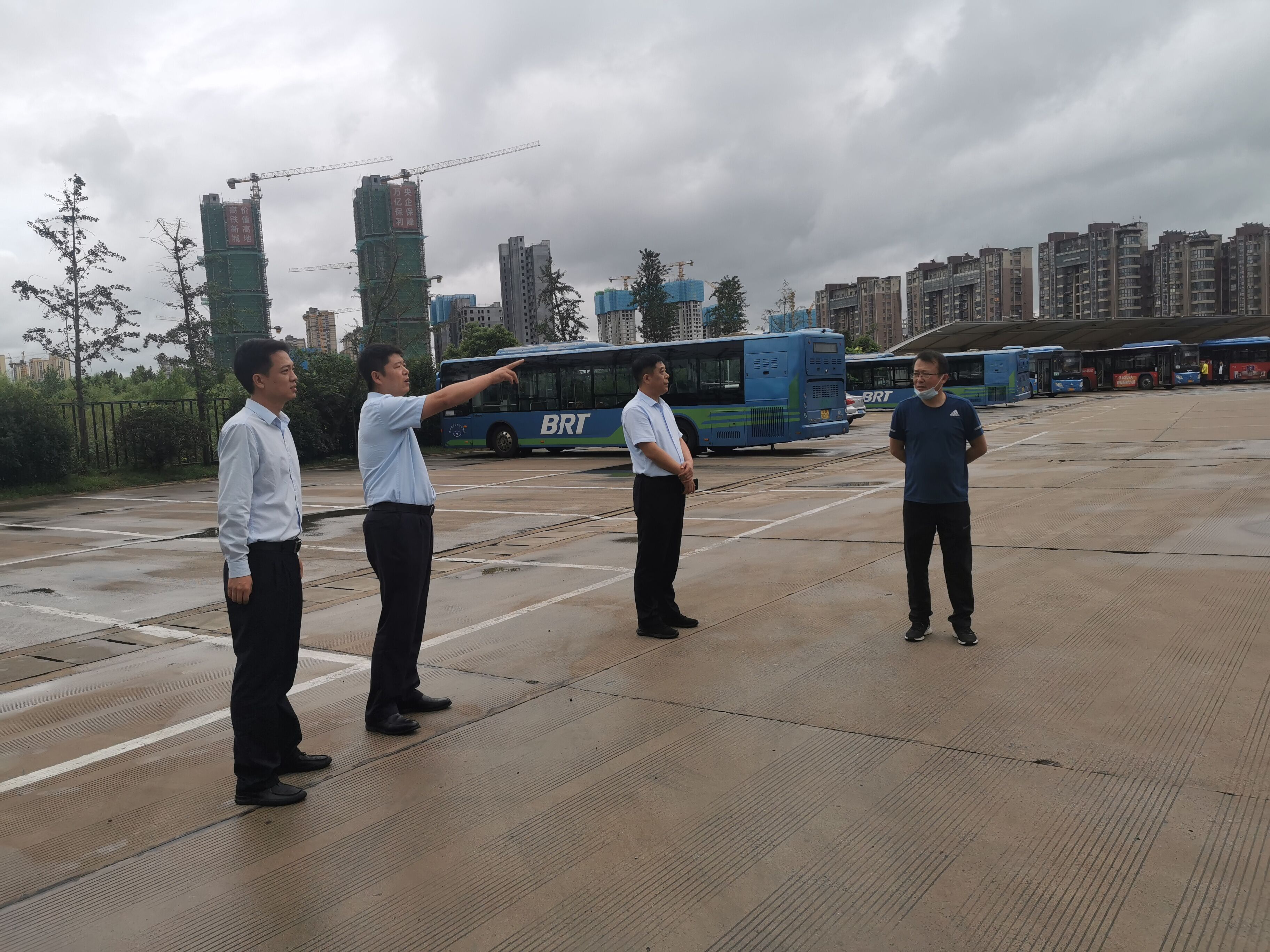 全面部署，嚴(yán)陣以待，公交集團(tuán)全力做好臺(tái)風(fēng)“梅花”防御工作