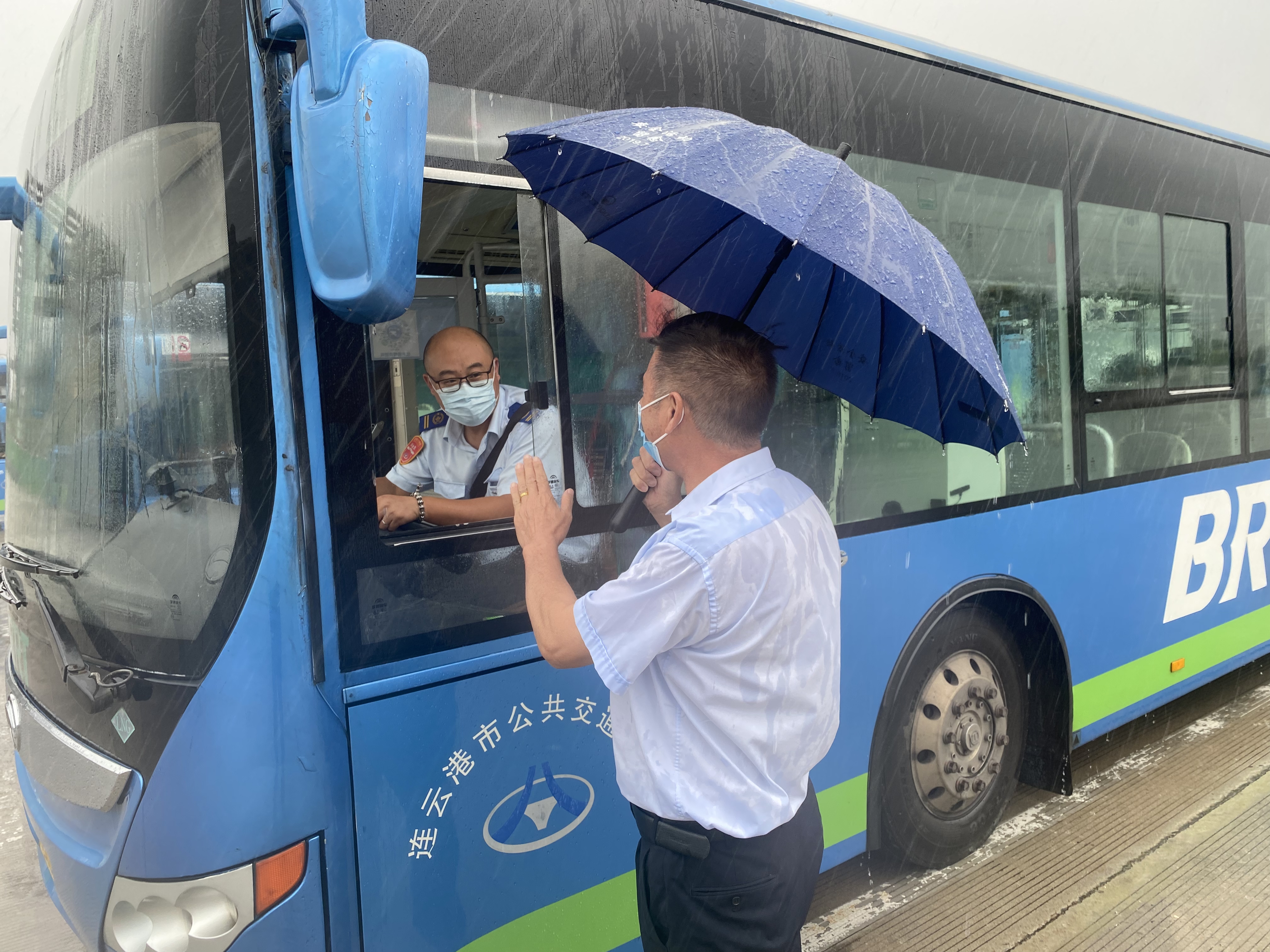 公交集團(tuán)快速公交事業(yè)部全力做好防臺風(fēng)工作