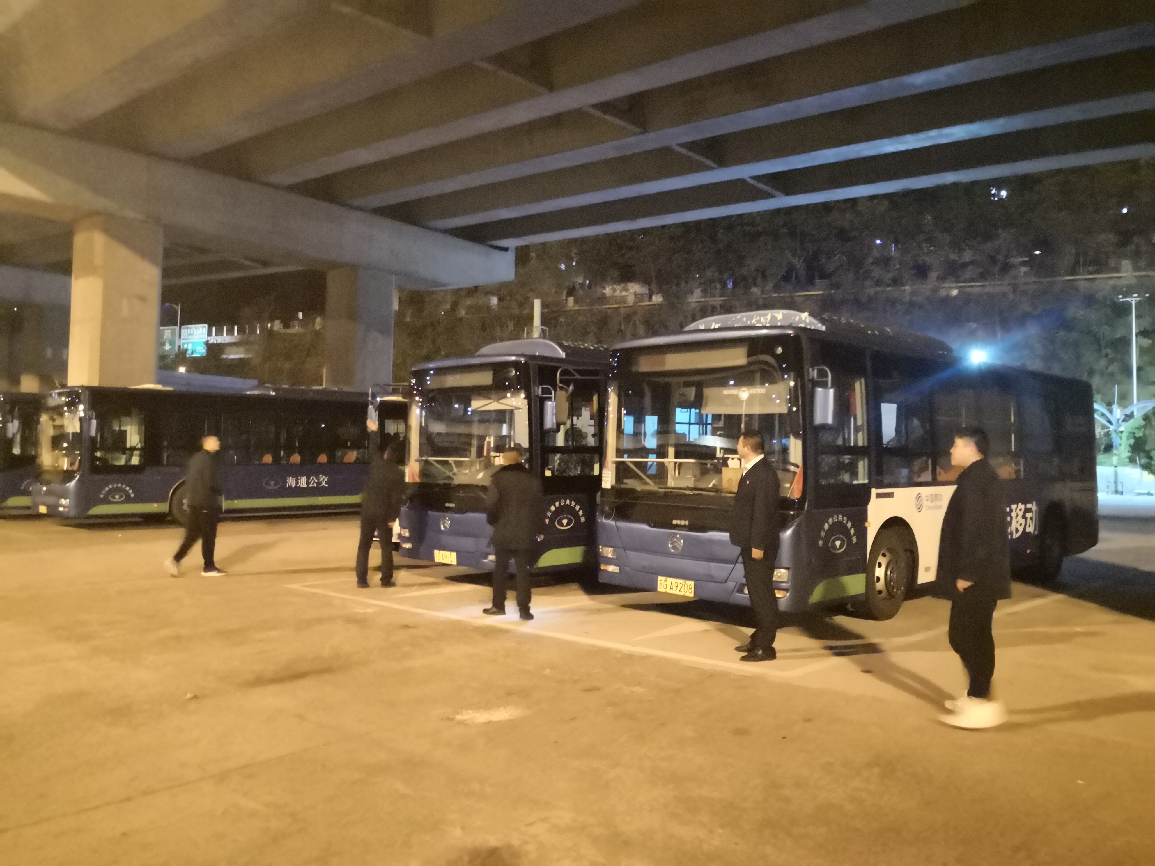 公交集團(tuán)公交事業(yè)二部開展場站夜查工作