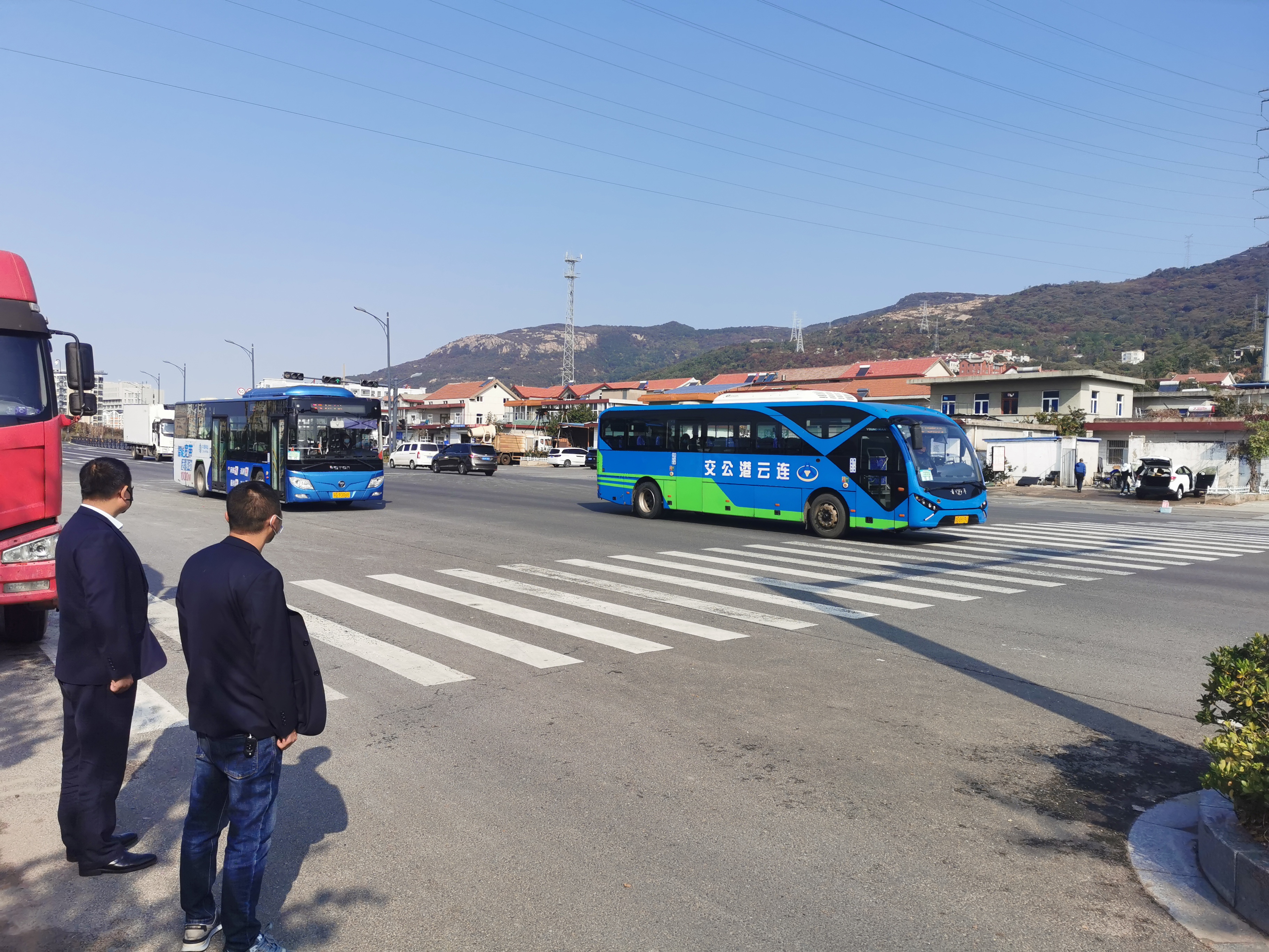 公交集團(tuán)公交事業(yè)二部多措并舉開展車輛路口行車安全專項(xiàng)檢查