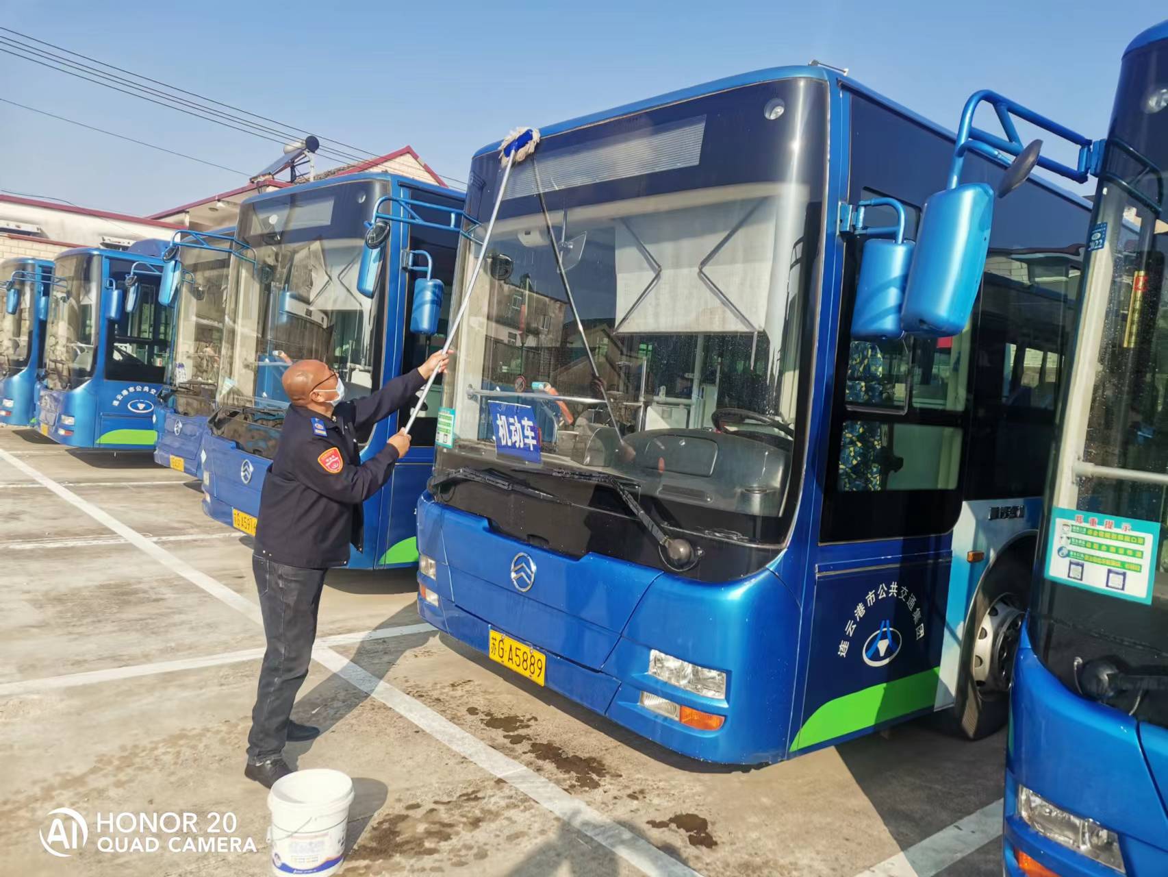 公交集團(tuán)公交事業(yè)一部做好機(jī)動待運營車輛維護(hù)工作