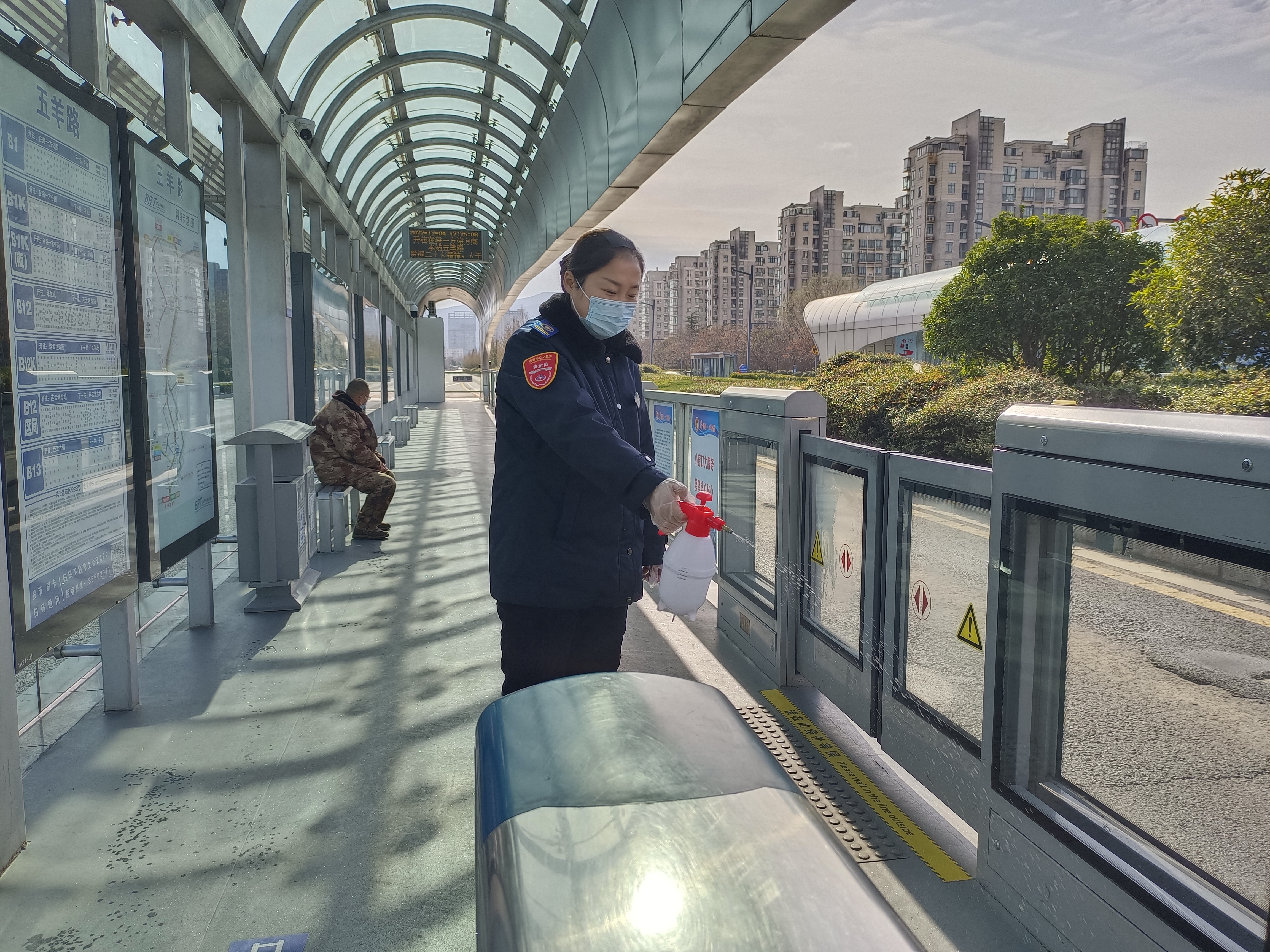 快速公交事業(yè)部站務(wù)員楊帆暖心幫助乘客獲感謝