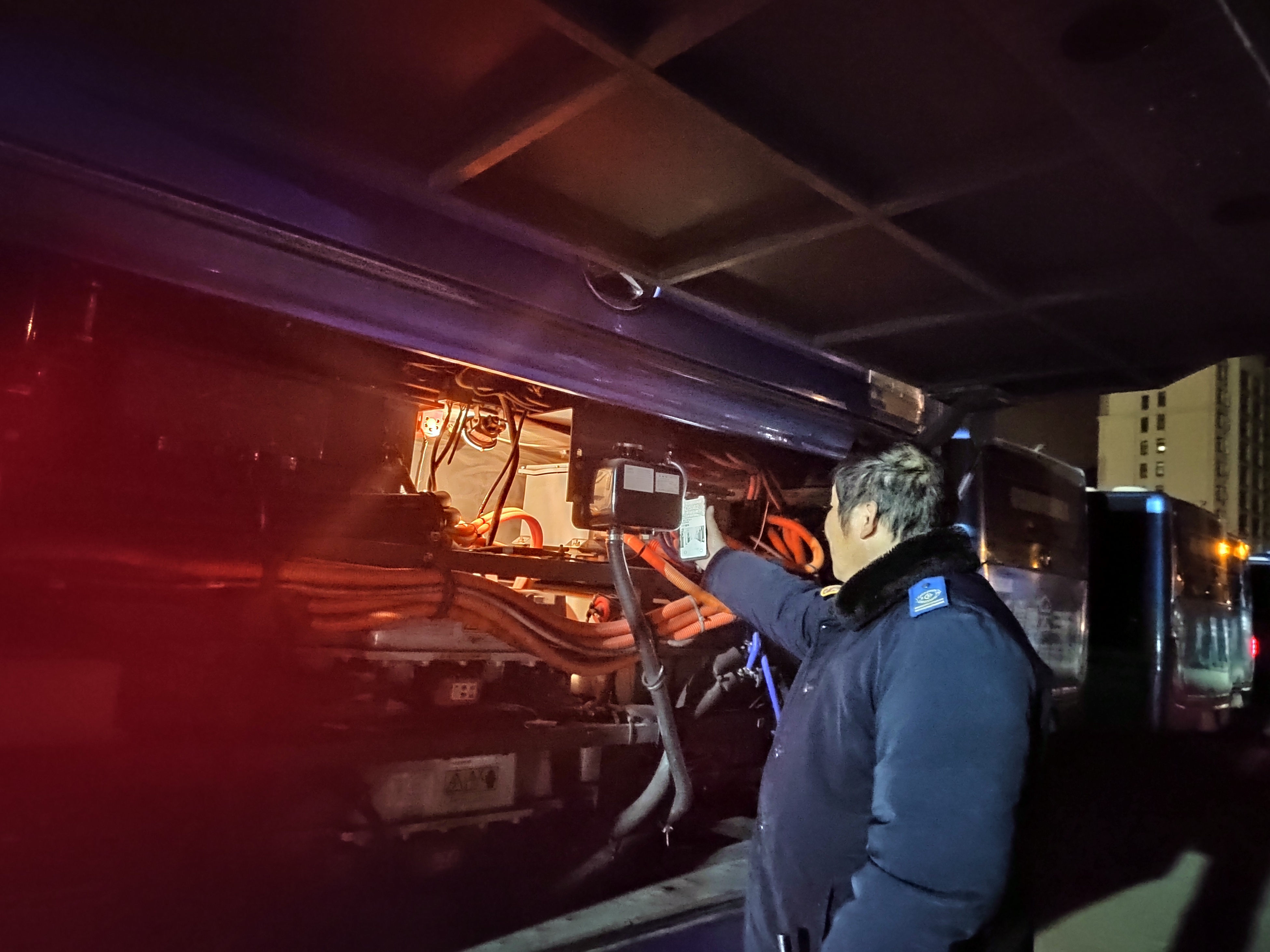 公交集團(tuán)公交事業(yè)二部做好低溫惡劣天氣應(yīng)對工作