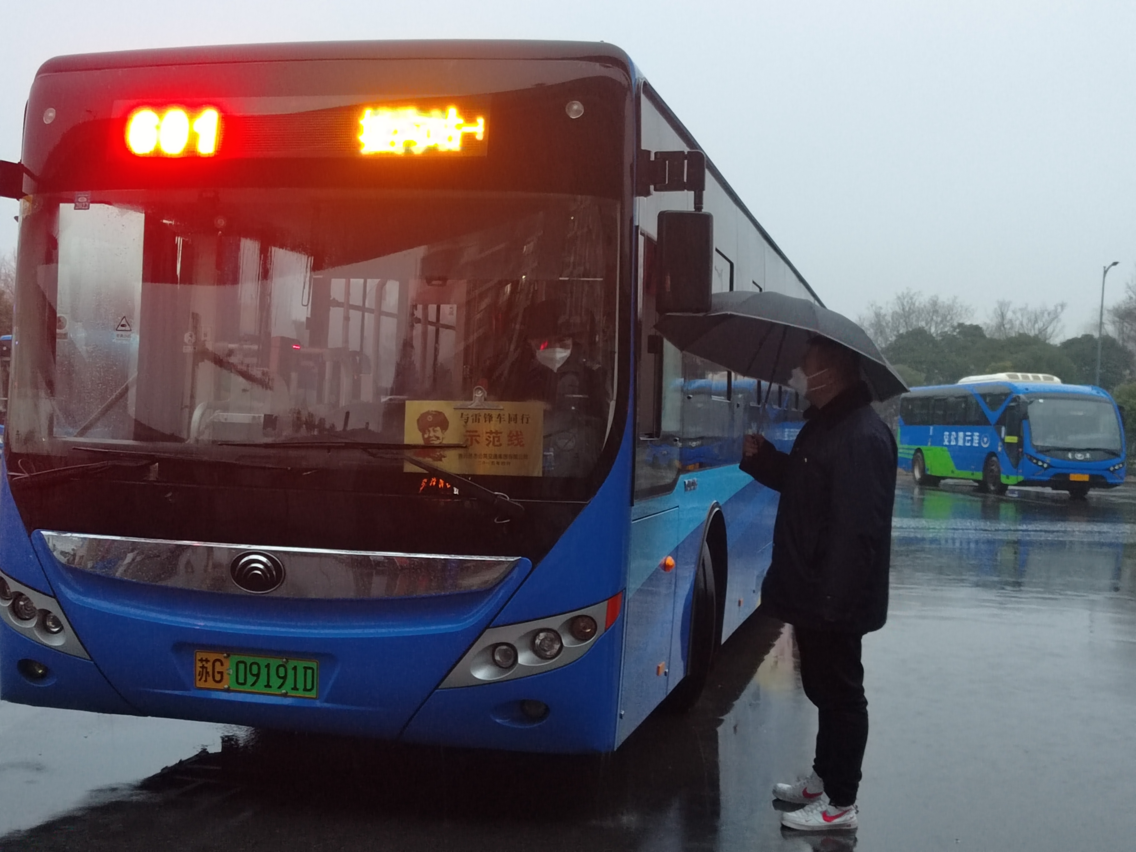 公交集團(tuán)公交事業(yè)二部做好雨天安全交待工作