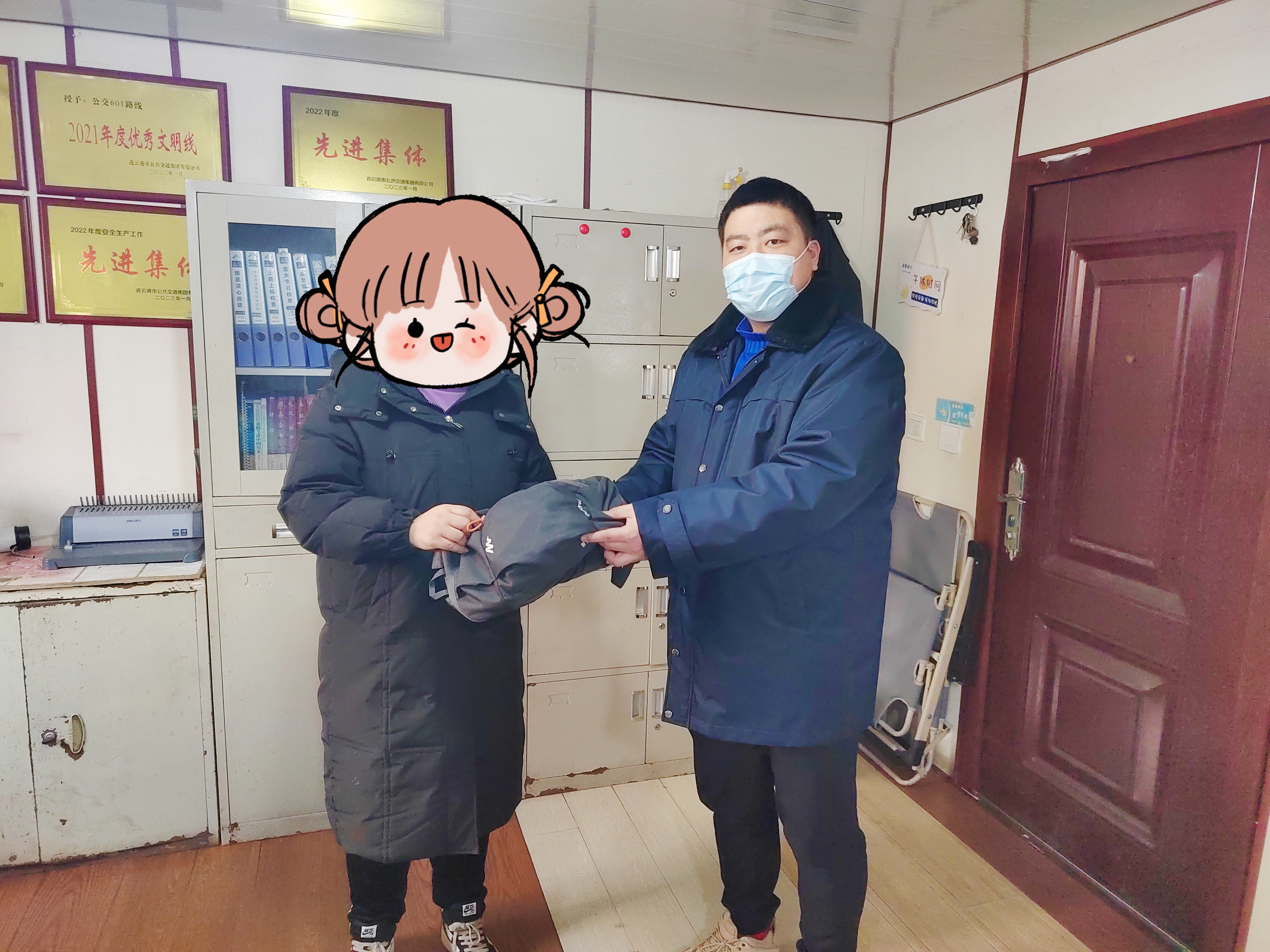 近萬元港幣、澳門幣落公交，司機(jī)撿到歸還