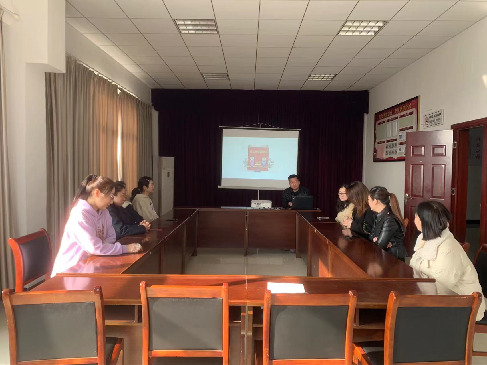 公交機(jī)務(wù)技術(shù)事業(yè)部開(kāi)展女職工普法宣傳 活動(dòng)——學(xué)習(xí)《婦女權(quán)益保障法》