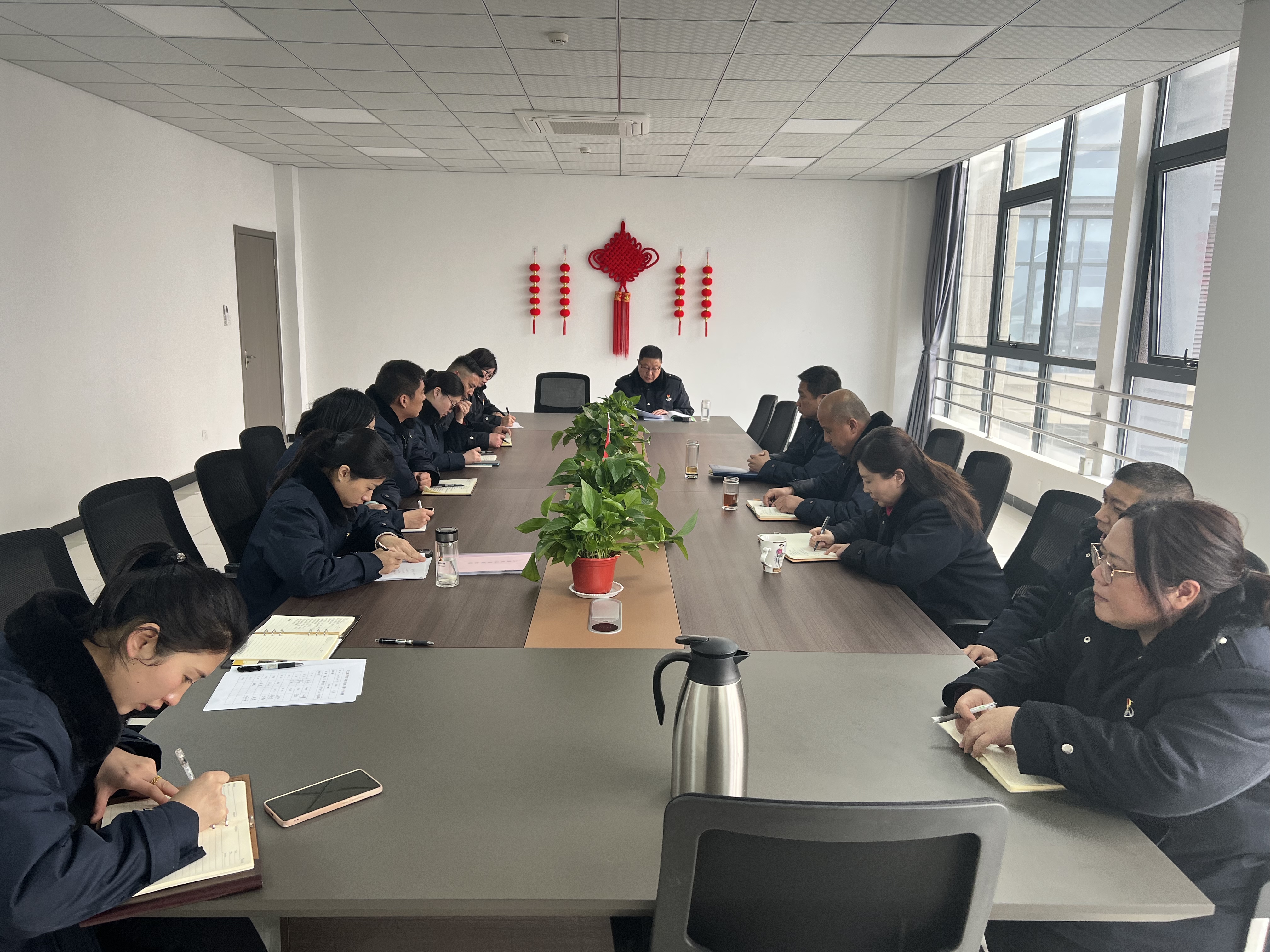 經(jīng)營發(fā)展事業(yè)部開展“聚焦大招商、 聚力大會戰(zhàn)”主題黨日活動