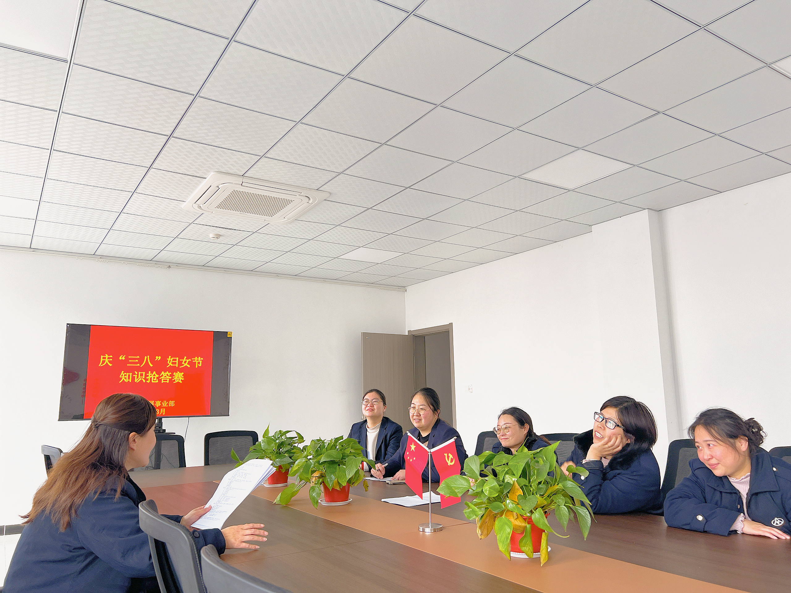 公交集團(tuán)經(jīng)營發(fā)展事業(yè)部開展“三八節(jié)” 活動(dòng)