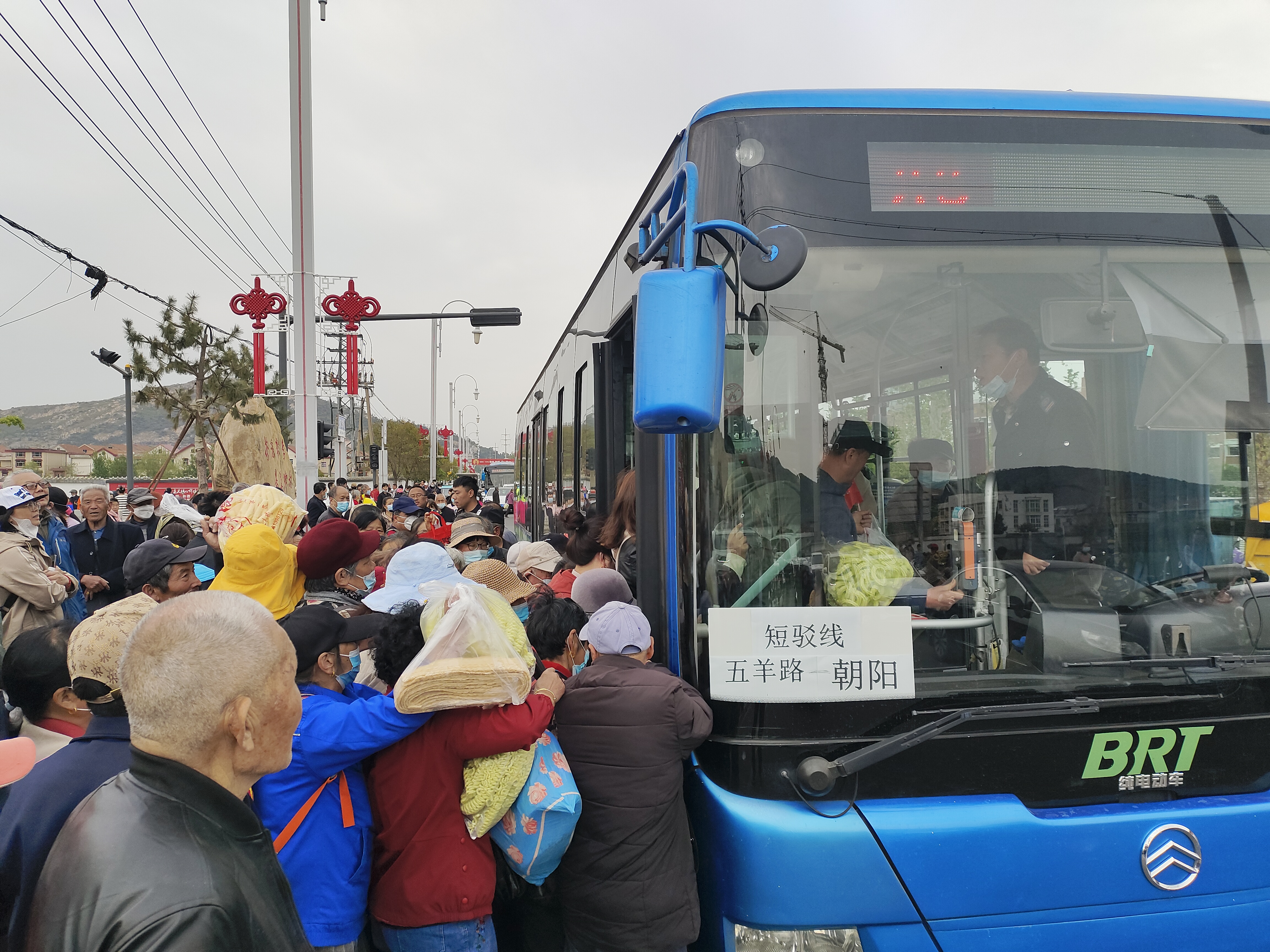 快速公交事業(yè)部全力做好廟會(huì)期間運(yùn)輸保障工作