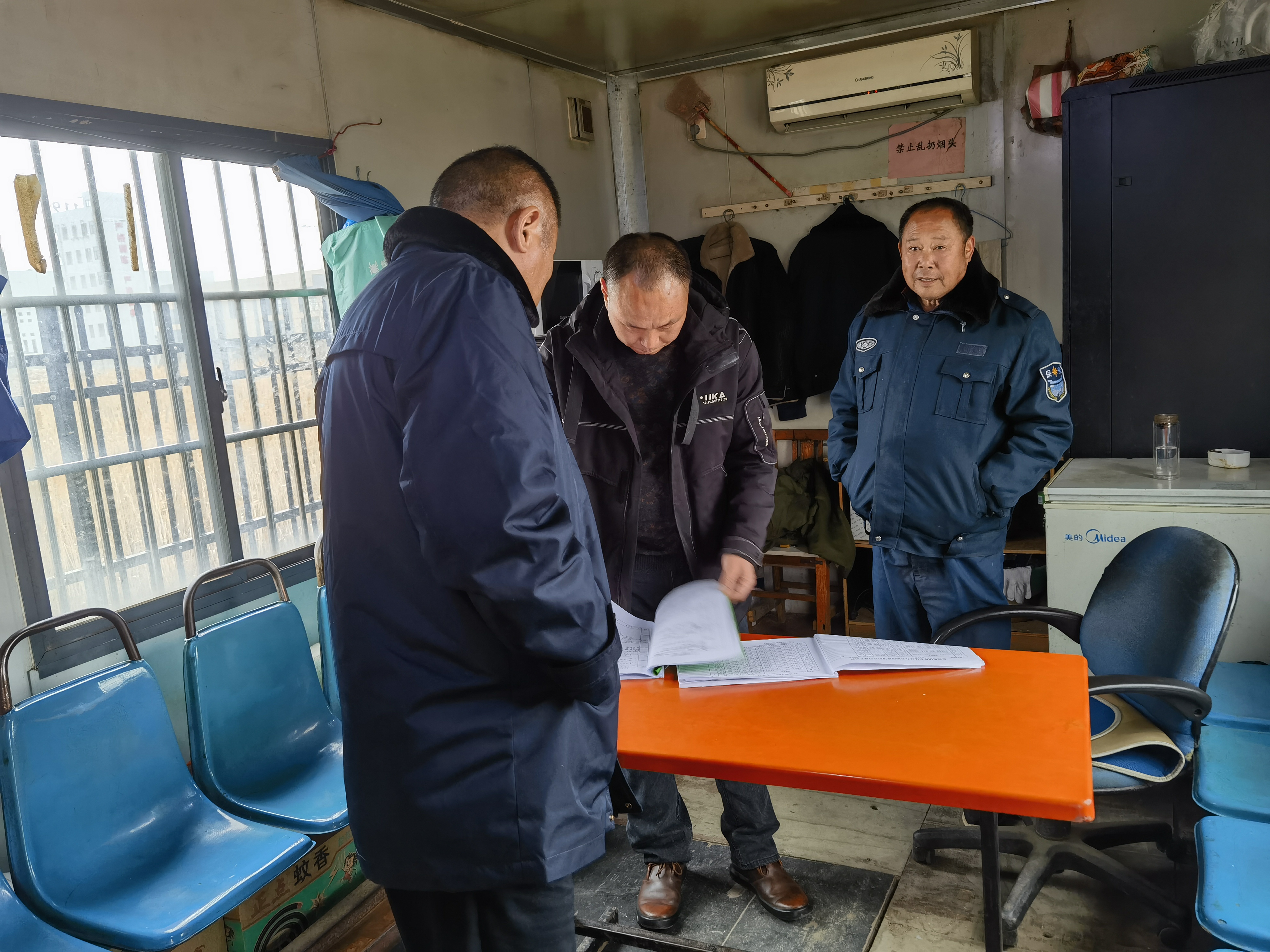 經(jīng)營發(fā)展事業(yè)部開展鹽池西路場站隱患排查專項(xiàng)檢查