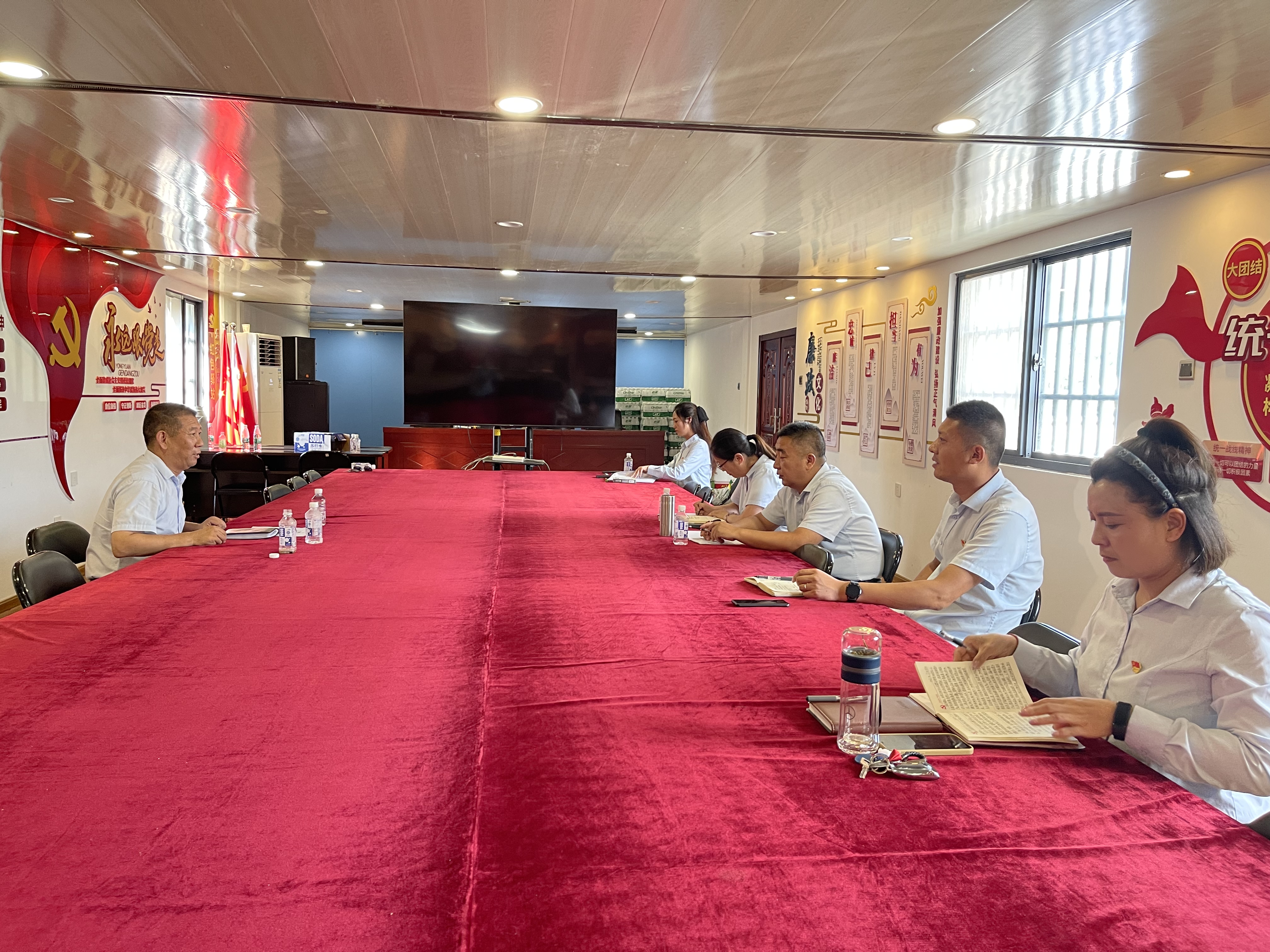 公交集團(tuán)公交事業(yè)一部理論中心組專(zhuān)題學(xué)習(xí)研討《習(xí)近平新時(shí)代中國(guó)特色社會(huì)主義思想學(xué)習(xí)綱要（2023年版）》