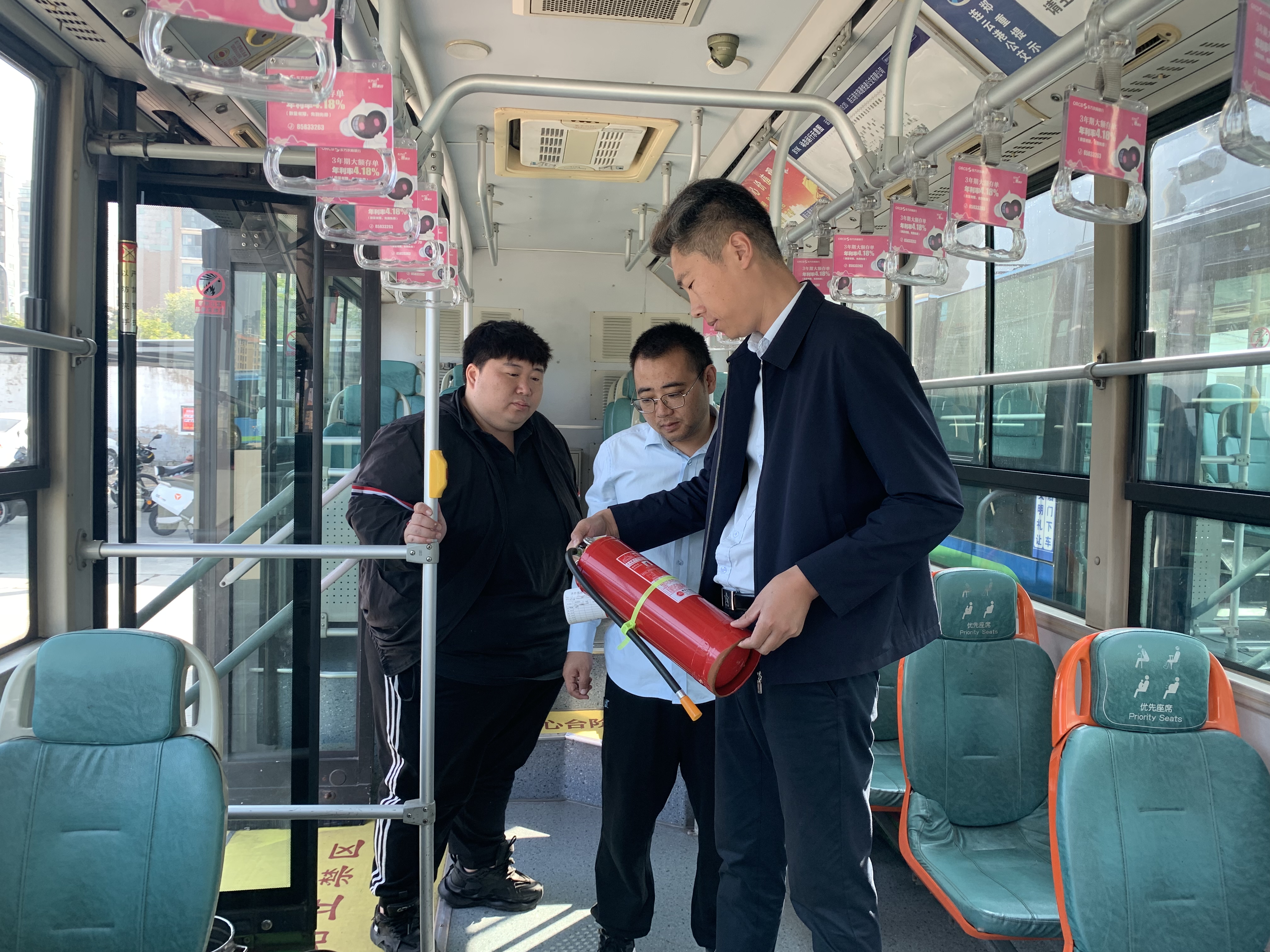 大干四季度，我們?cè)谛袆?dòng)，公交集團(tuán)快速公交事業(yè)部開啟“決戰(zhàn)模式”