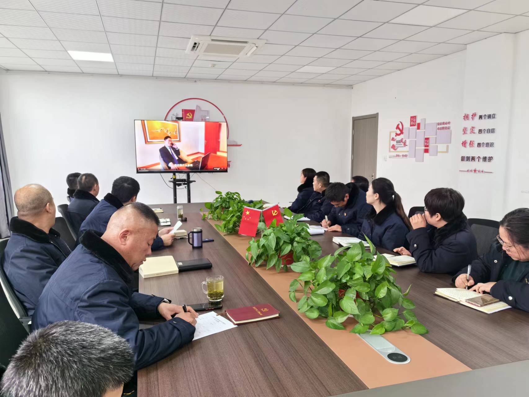 公交集團經(jīng)營發(fā)展事業(yè)部組織觀看專題警示教育片