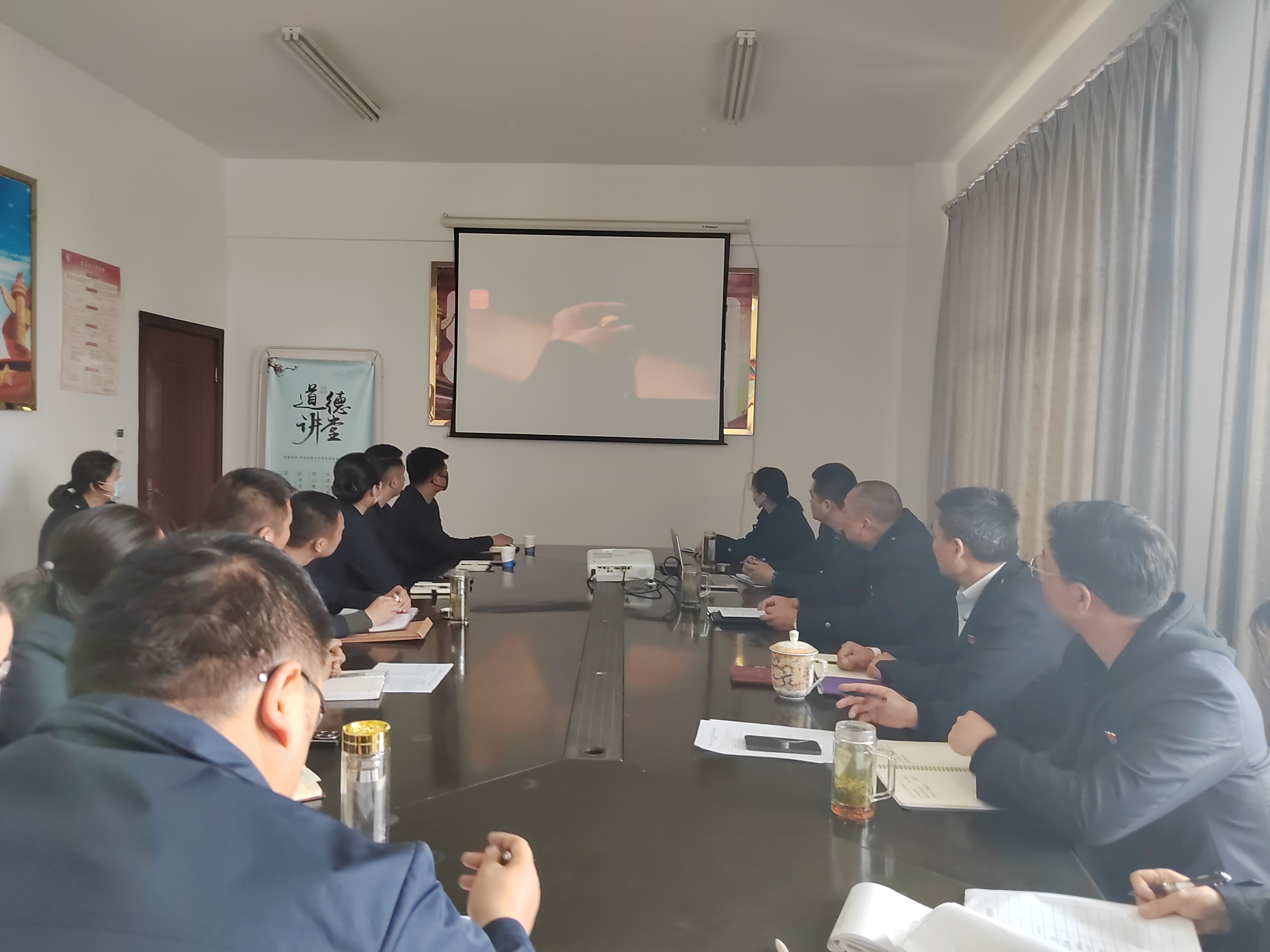 以案為鑒知敬畏 筑牢底線促廉潔——公交集團(tuán)公交事業(yè)二部組織集中觀看廉政 警示教育片