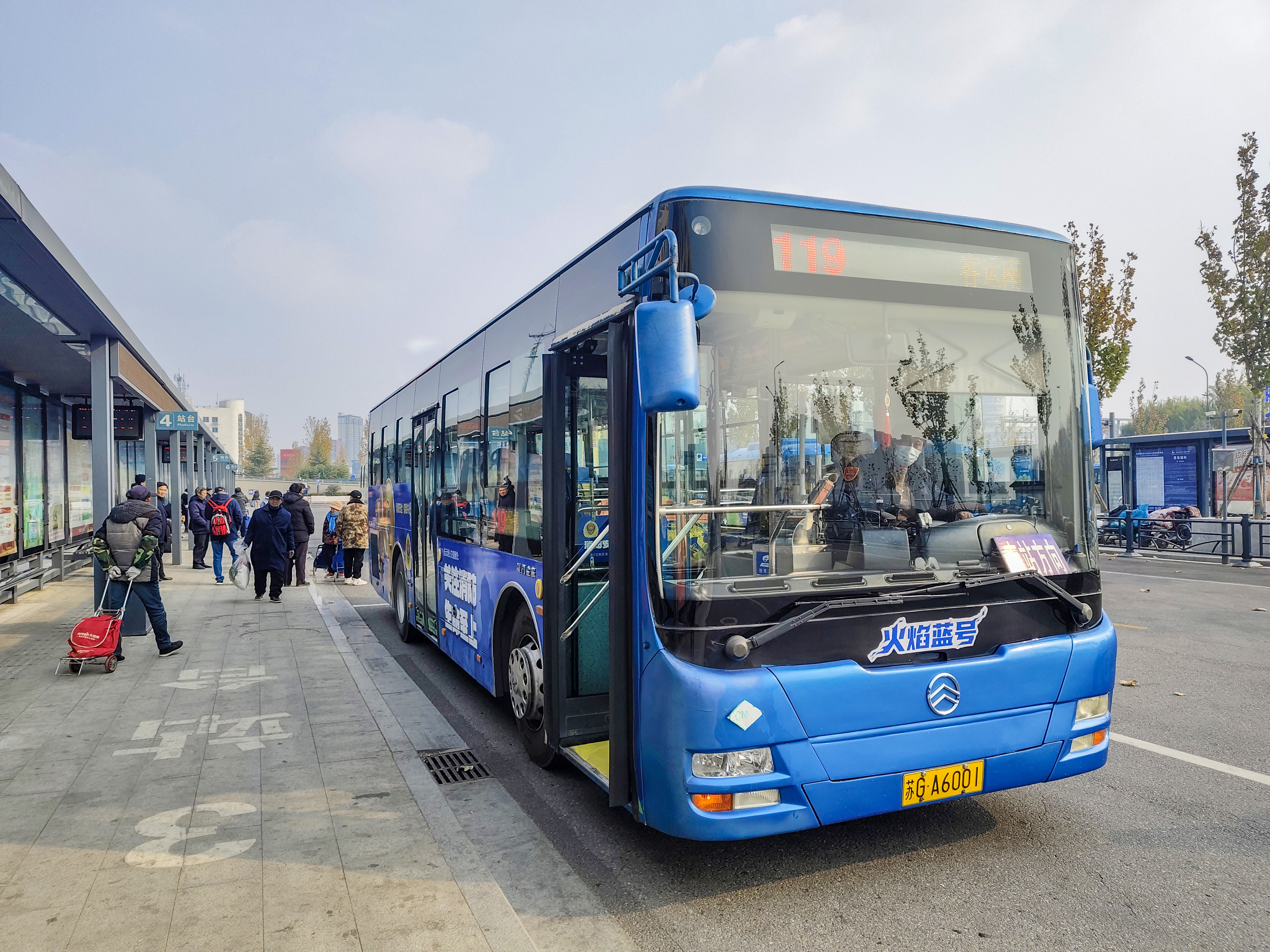 江蘇連云港：公交車廂變成“流動課堂”