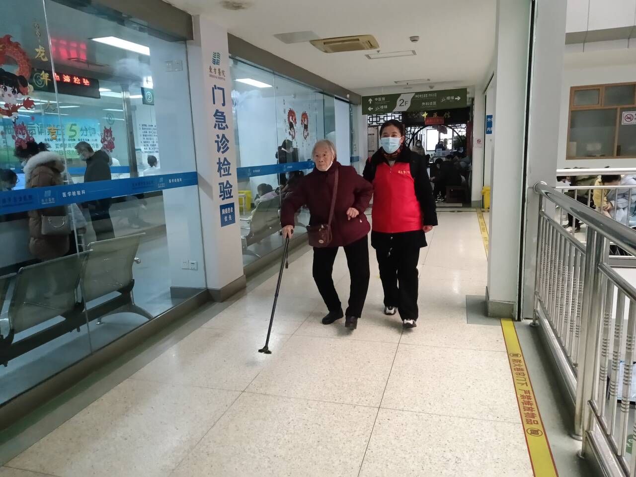 助老暖人心，錦旗表感謝--公交集團B3線志愿服務(wù)獲肯定