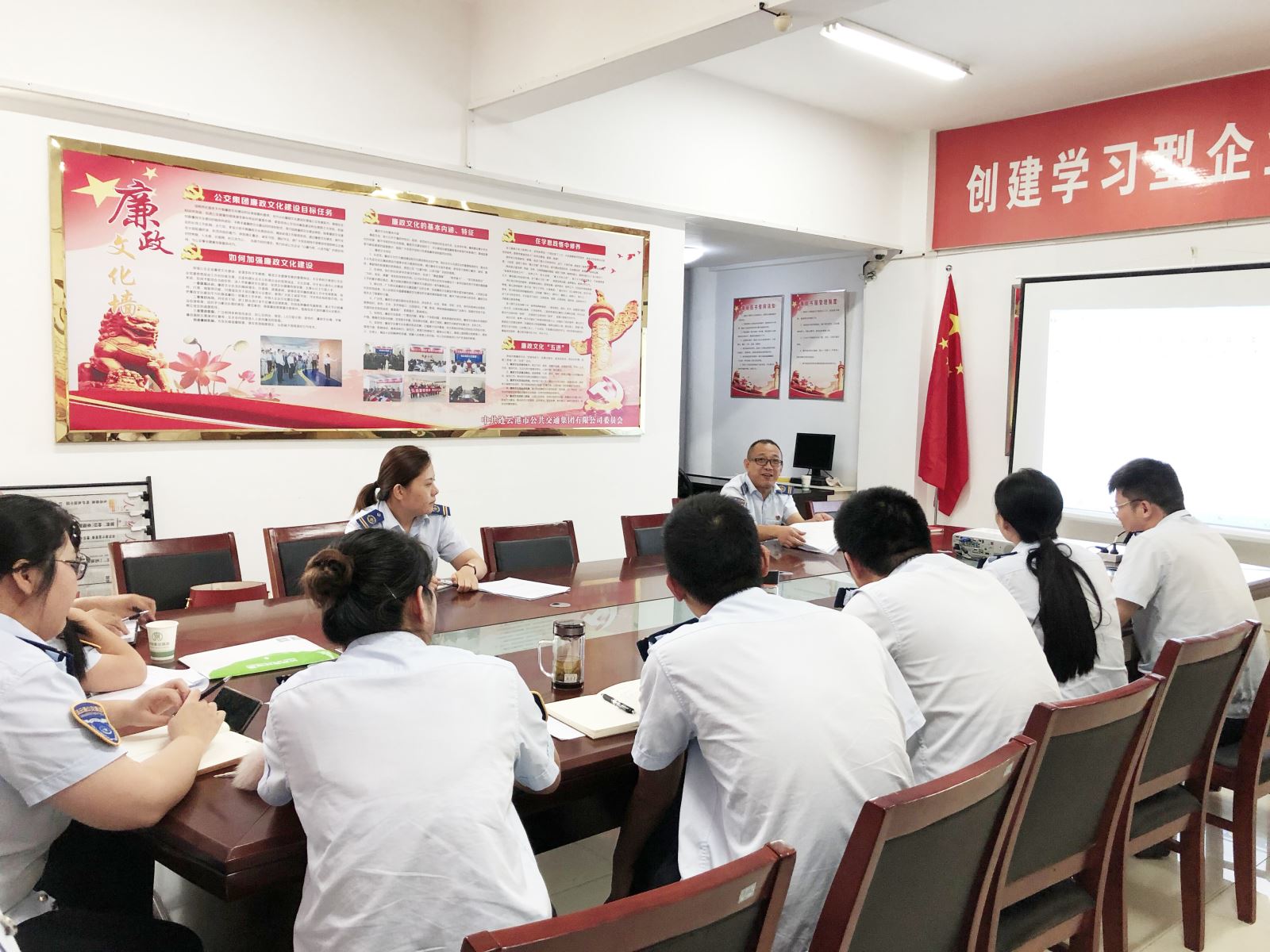 公交集團(tuán)強(qiáng)化“雙基”管理 加強(qiáng)安全隱患排查能力