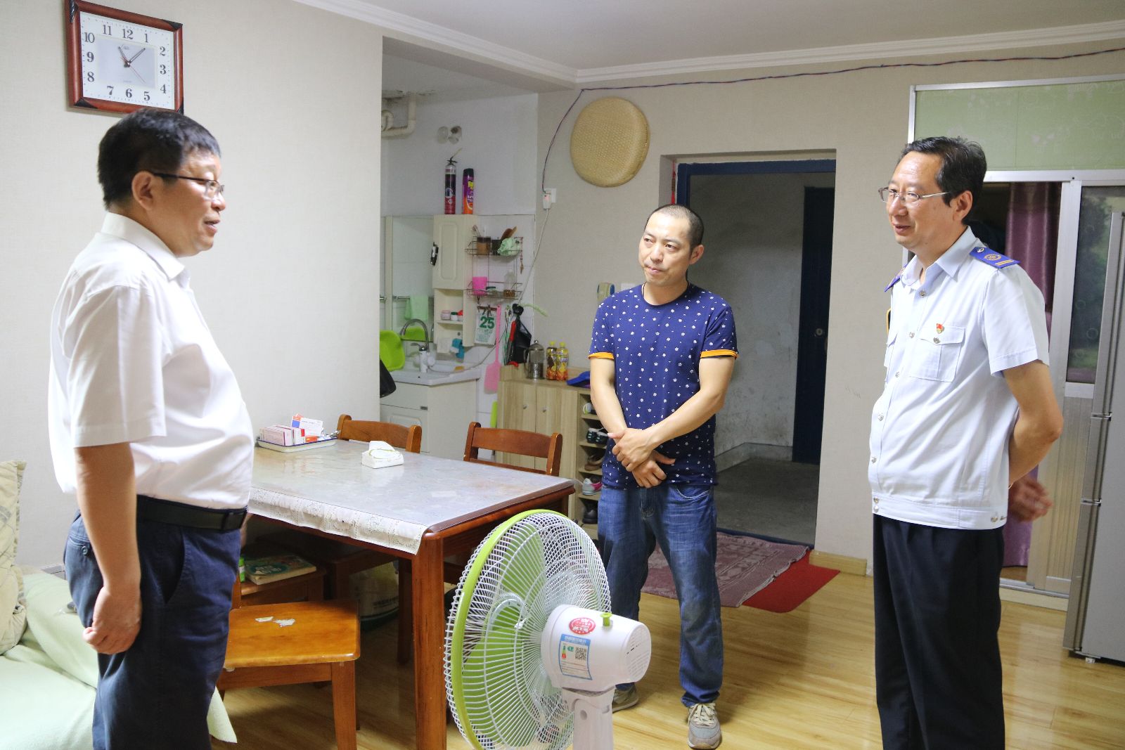 公交集團(tuán)黨委開(kāi)展“七一”前夕慰問(wèn)困難黨員活動(dòng)