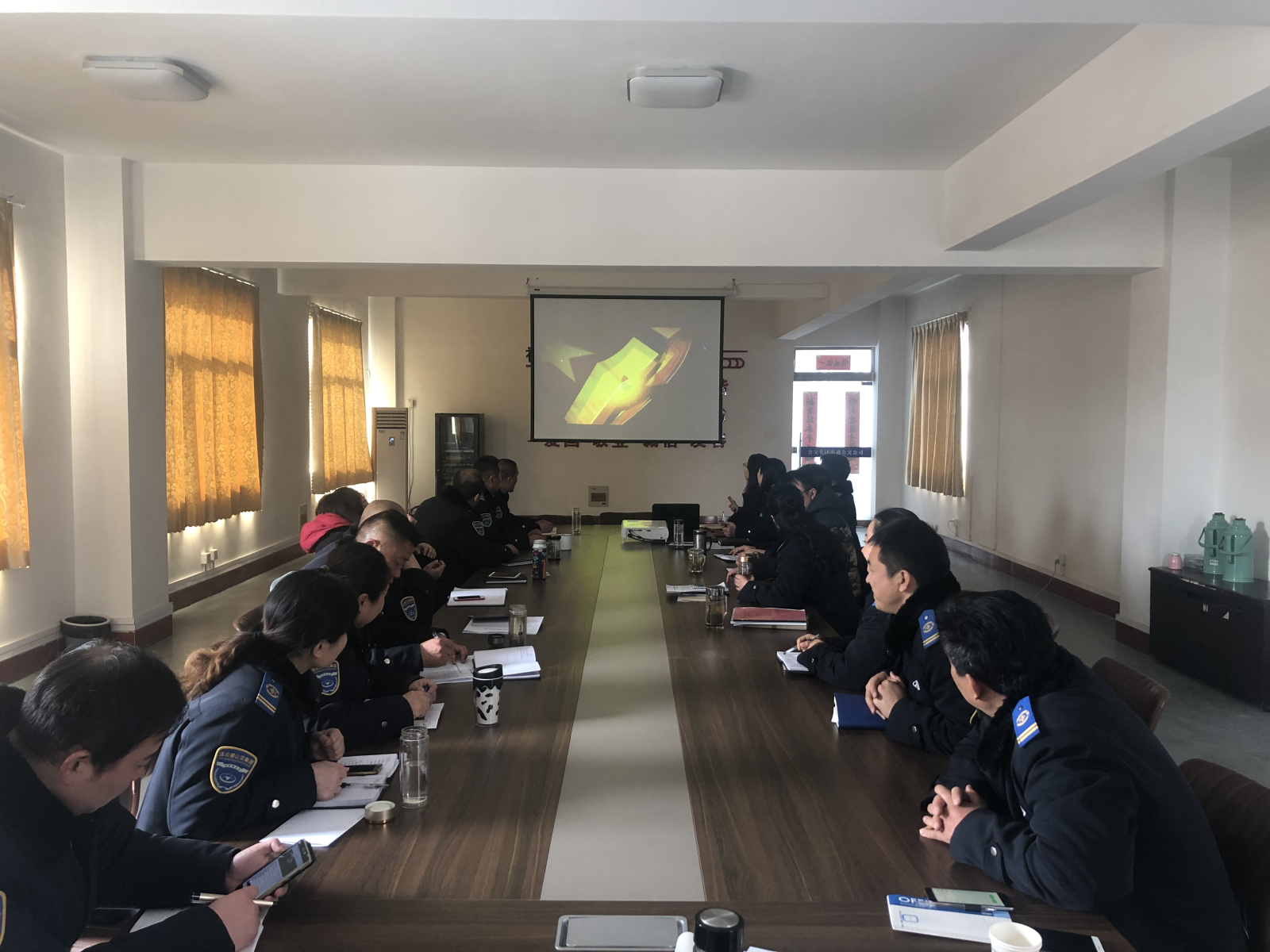 公交集團(tuán)公交事業(yè)一部組織觀看警示教育片