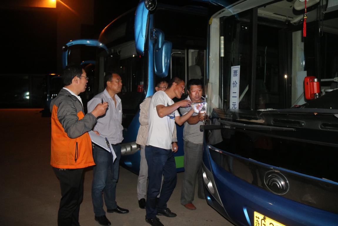 公交海州公司開展夜間聯(lián)合檢查活動(dòng)