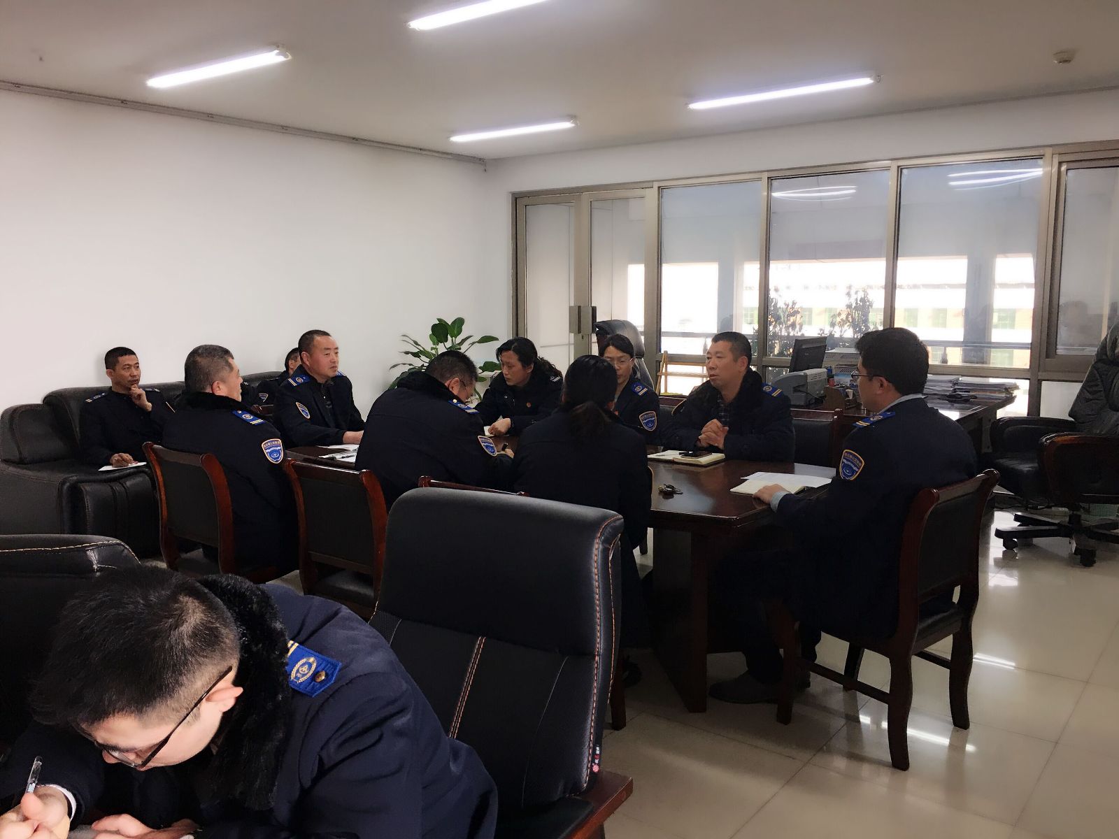 公交快速公司落實(shí)公交集團(tuán)安全生產(chǎn)緊急會(huì)議內(nèi)容