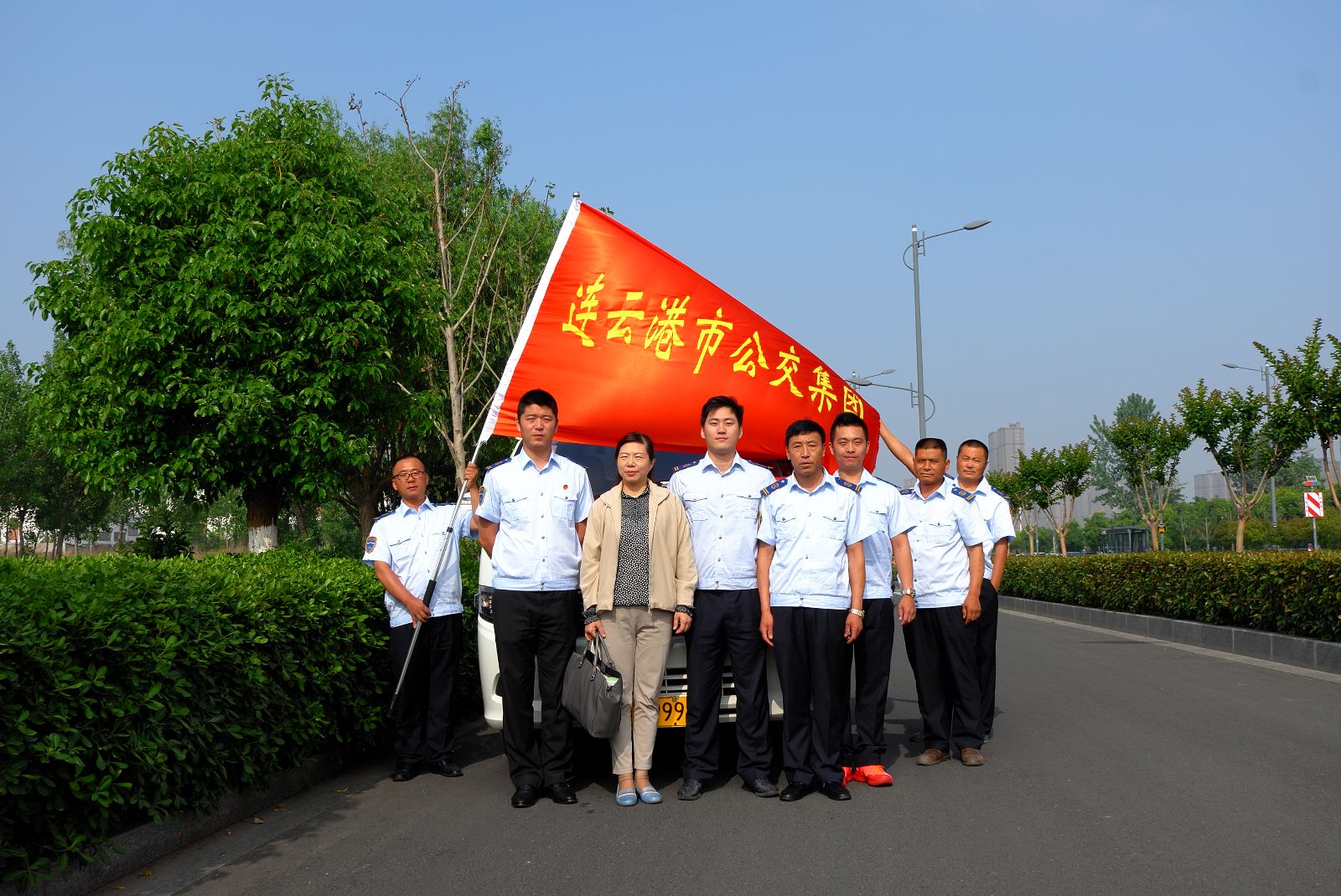 公交集團“愛心送考”車 為高考考生保駕護航
