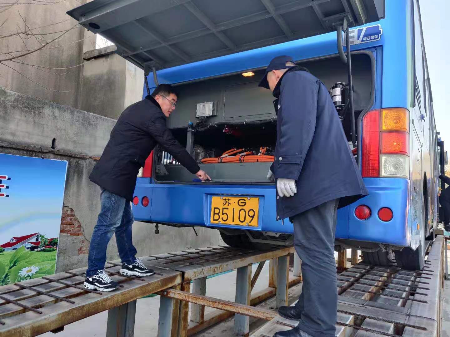 公交集團公交事業(yè)一部開展車輛安全機務隱患大排查活動