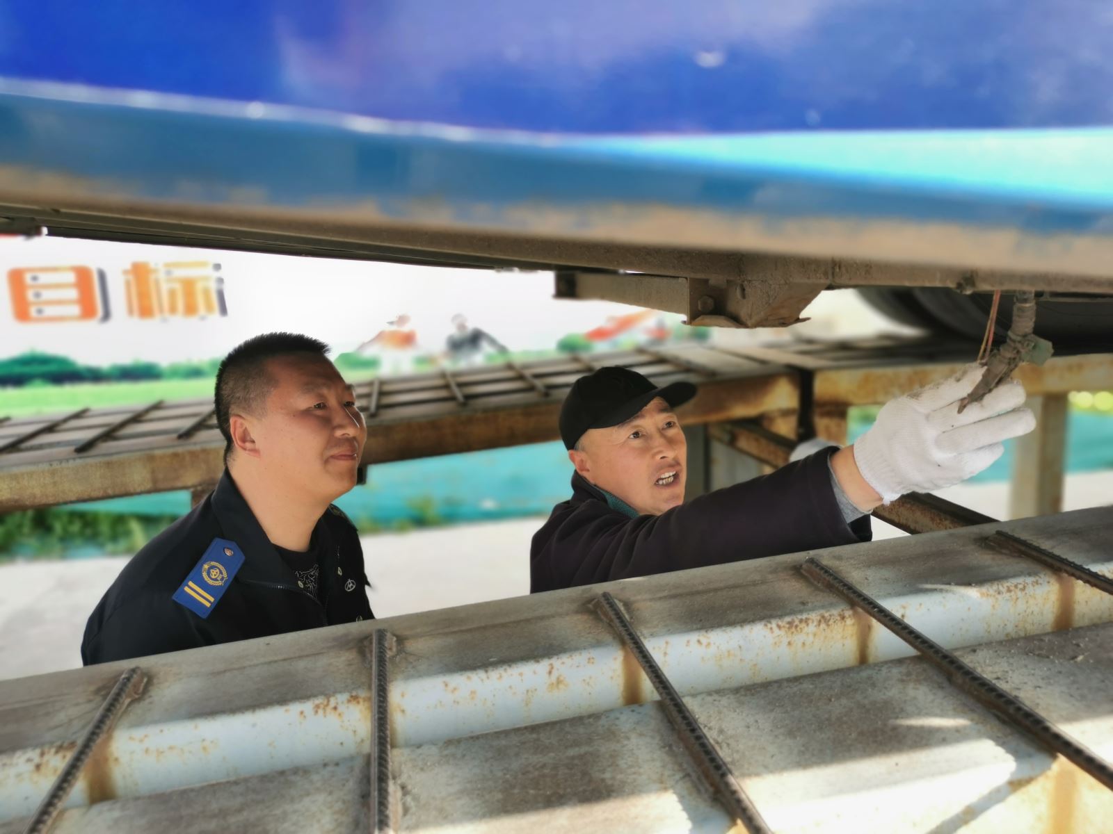 公交事業(yè)一部開(kāi)展五一前車(chē)輛安全大檢查