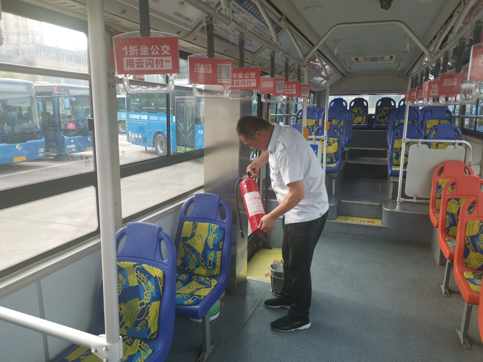 公交集團(tuán)公交事業(yè)一部開(kāi)展創(chuàng)文聯(lián)合檢查