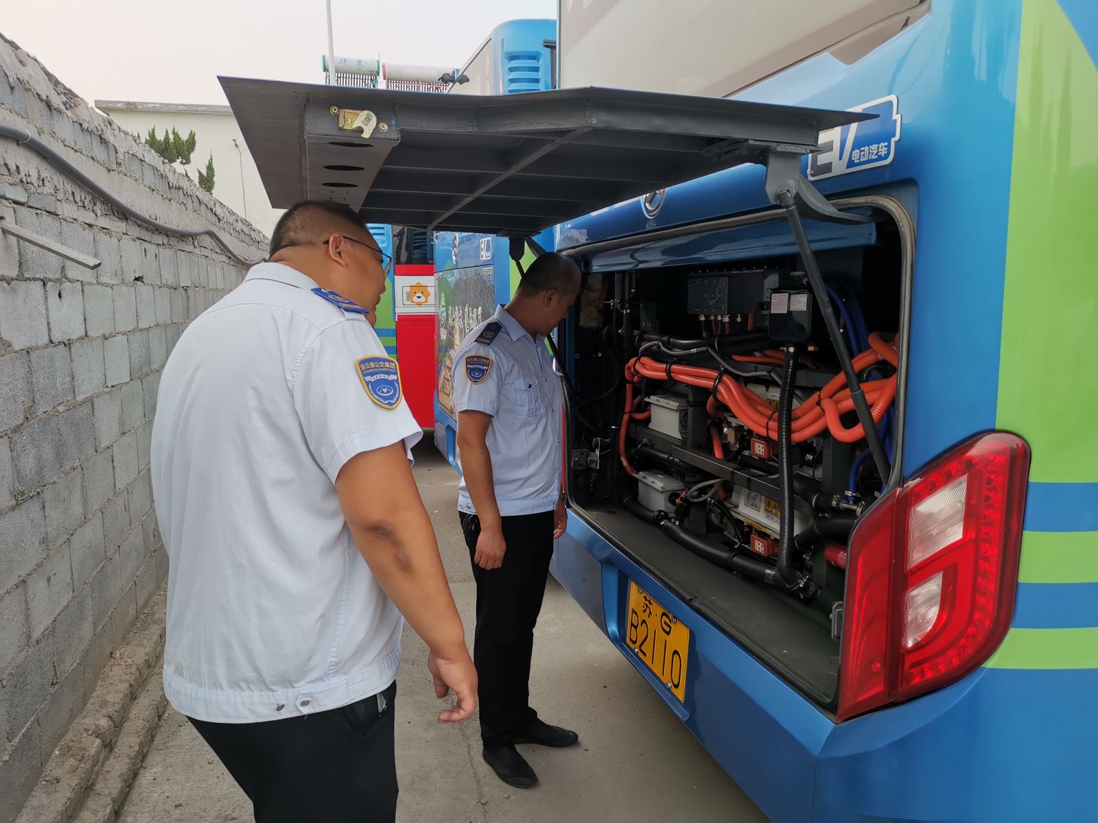 公交集團(tuán)公交事業(yè)一部開展雙節(jié)前機(jī)務(wù)專項(xiàng)檢查工作