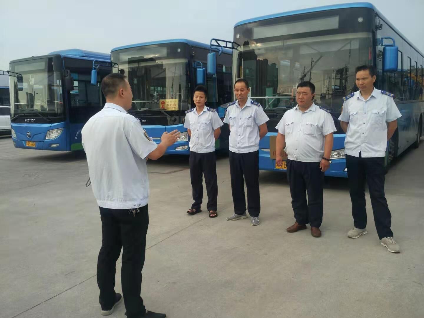 公交集團(tuán)公交事業(yè)一部圓滿完成華杰實(shí)驗(yàn)學(xué)校定制公交業(yè)務(wù)