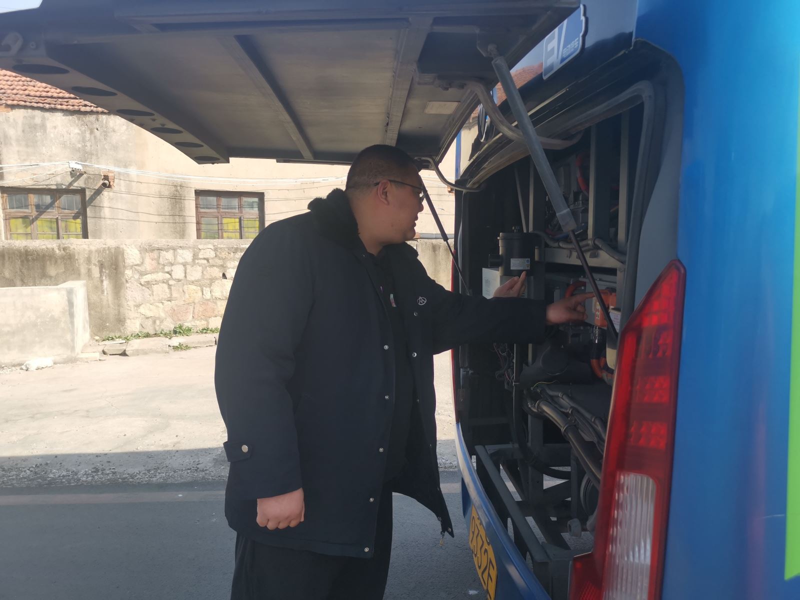 公交事業(yè)一部 開(kāi)展“五一”小長(zhǎng)假車(chē)輛機(jī)務(wù)專(zhuān)項(xiàng)檢查