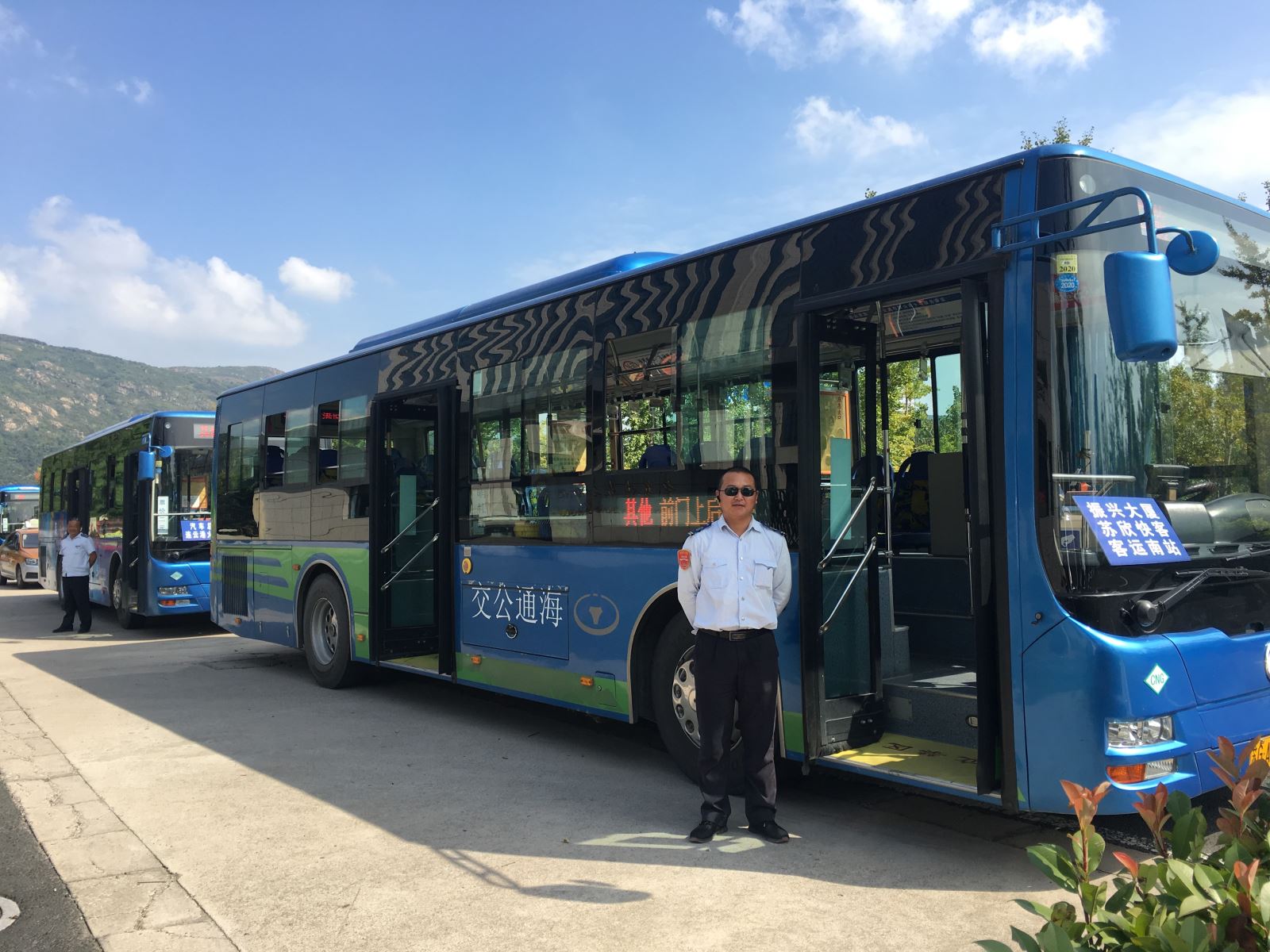 公交集團(tuán)公交事業(yè)一部“定制公交”助力疏導(dǎo)學(xué)生流