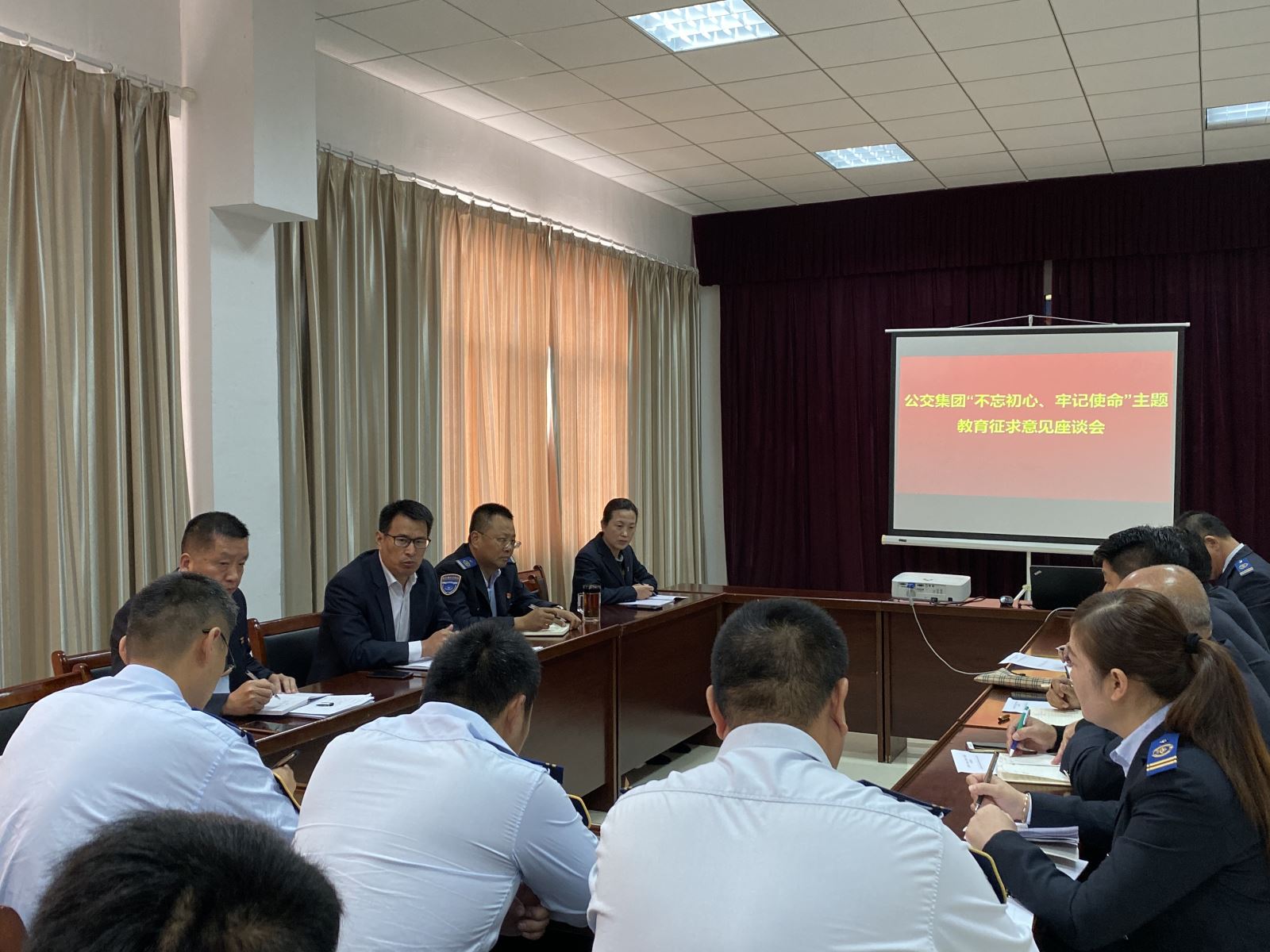 公交集團(tuán)黨委到機(jī)務(wù)技術(shù)事業(yè)部召開“不忘初心、牢記使命”主題教育征求意見座談會