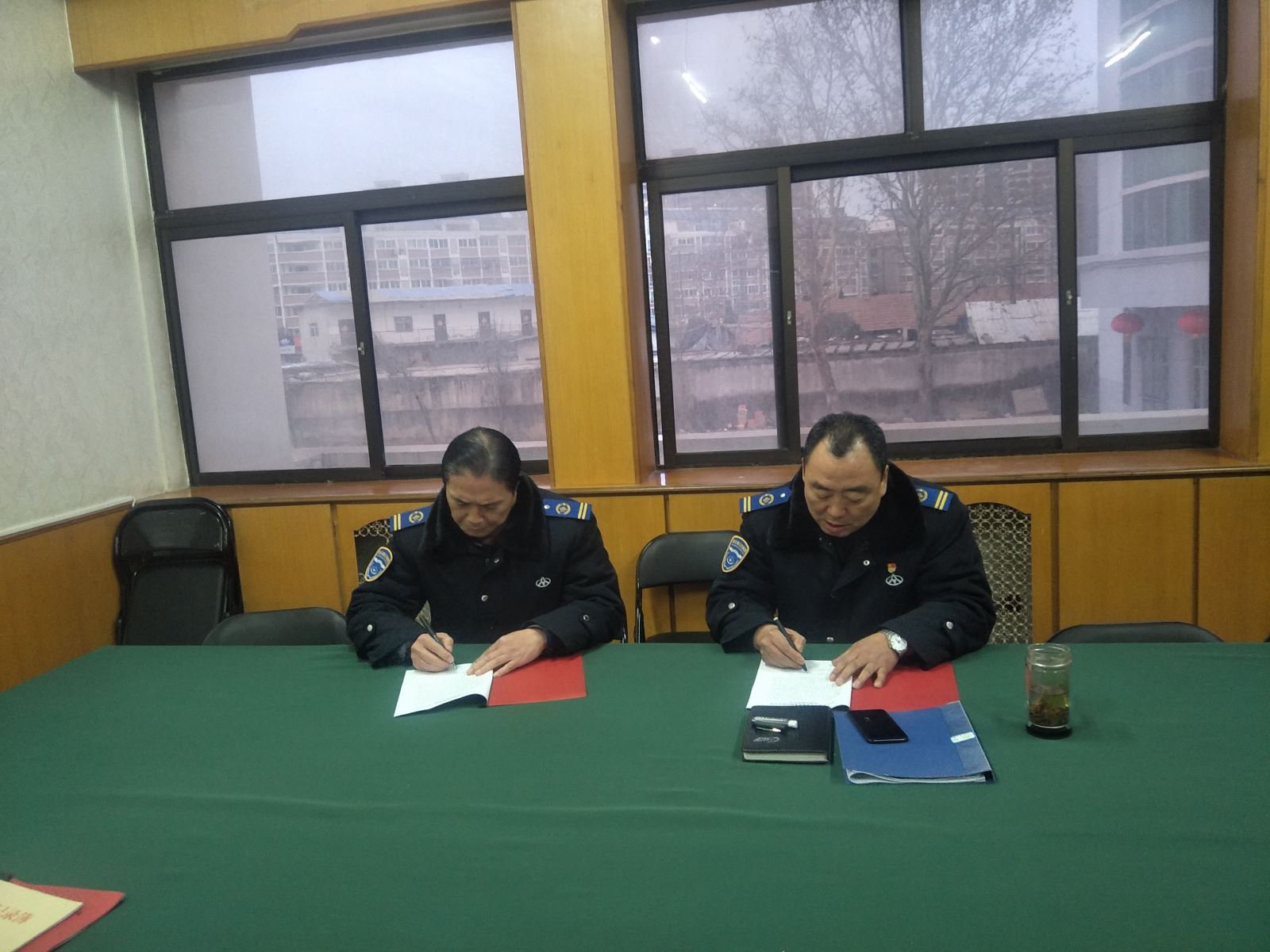 公交集團(tuán)經(jīng)營發(fā)展事業(yè)部與分公司簽訂目標(biāo)責(zé)任書