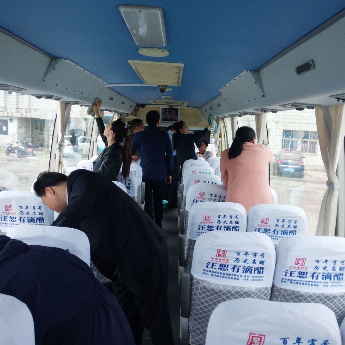 公交佳連公司組織開展清洗車輛活動(dòng)