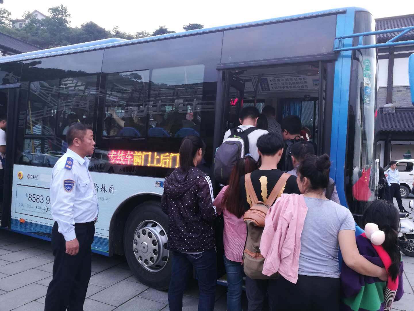 公交海州公司全力做好“國(guó)慶”、“中秋”應(yīng)急保障工作