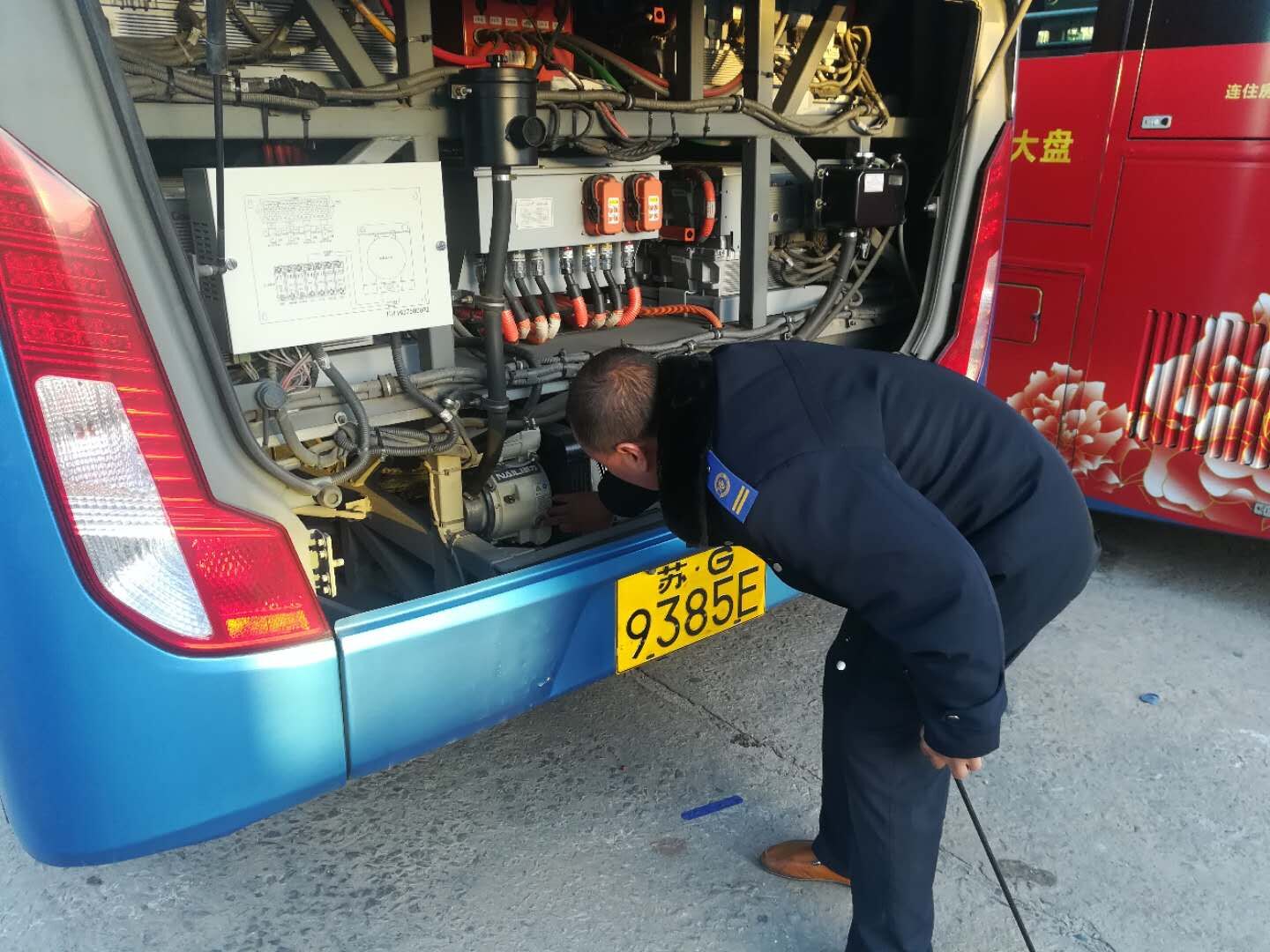 公交集團海通公交公司開展換季車輛安全大檢查