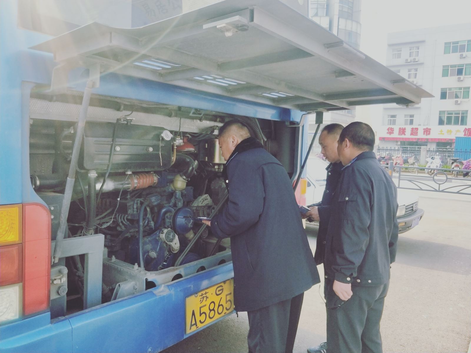 公交集團公交事業(yè)一部開展上路上線檢查消除安全隱患