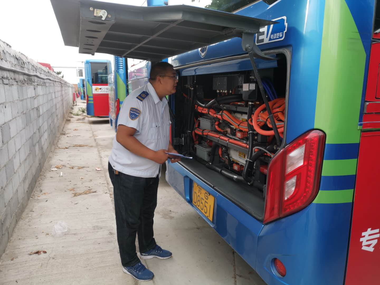 公交集團公交事業(yè)一部開展車輛安全、機務聯(lián)合檢查