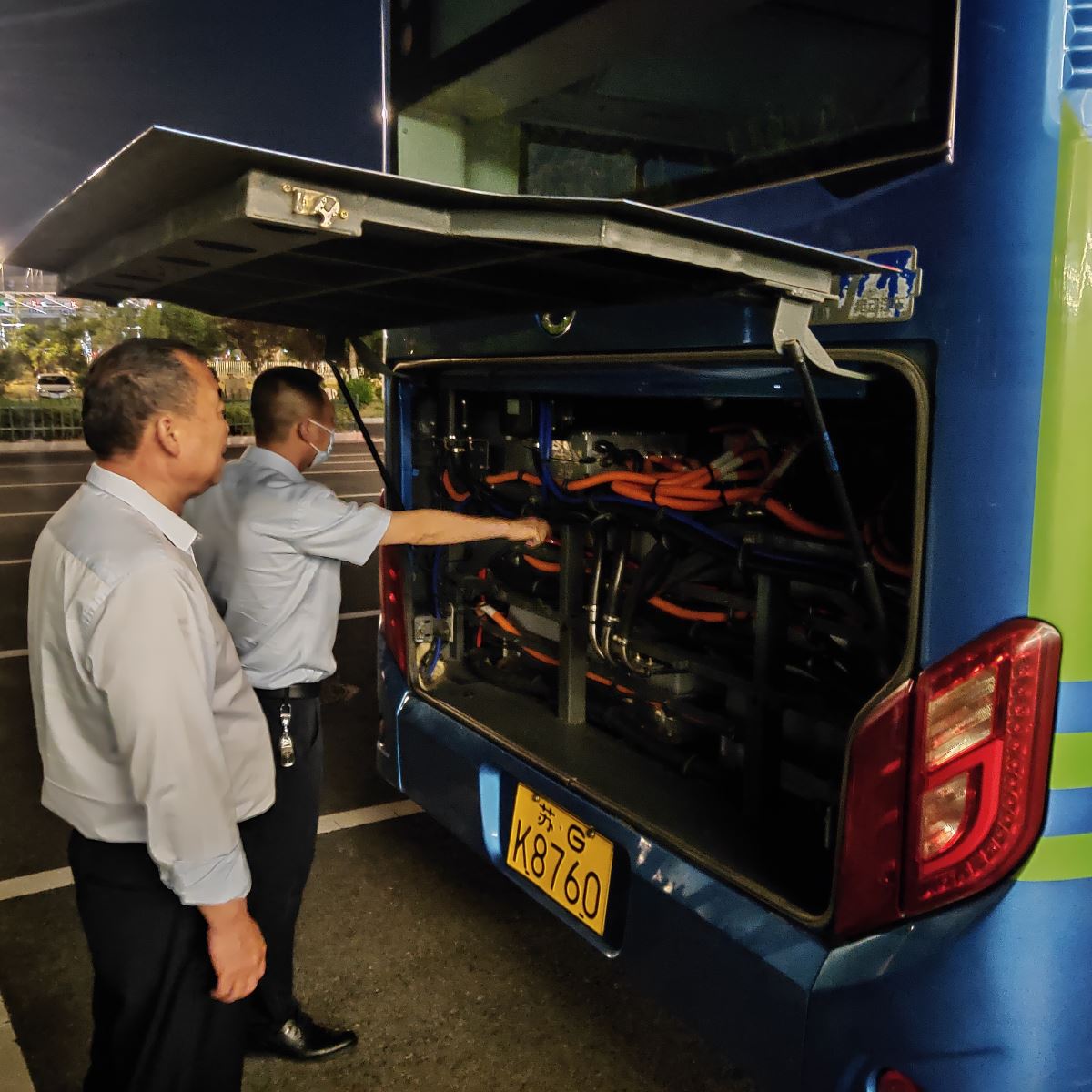 公交集團(tuán)公交事業(yè)二部開展駐站車輛夜間安全檢查