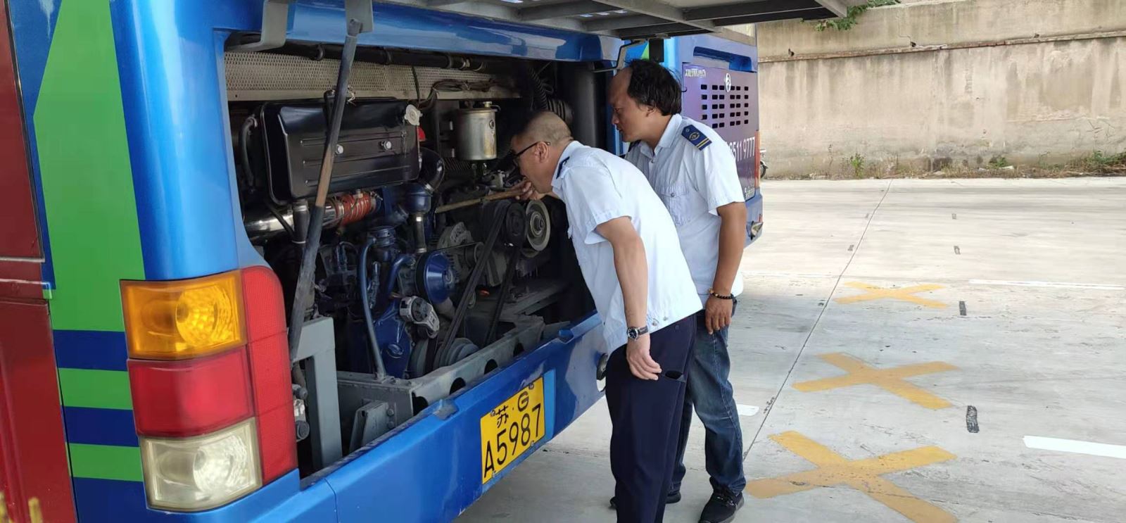 公交集團公交事業(yè)一部開展運營車輛安全、機務(wù)聯(lián)合檢查