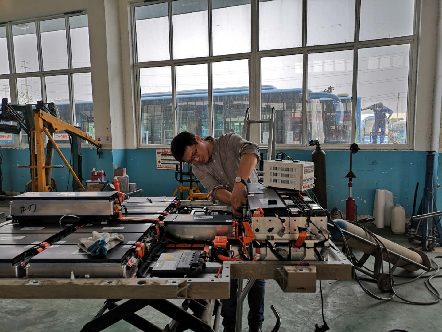 公交集團機務技術事業(yè)部拓展新能源維修市場