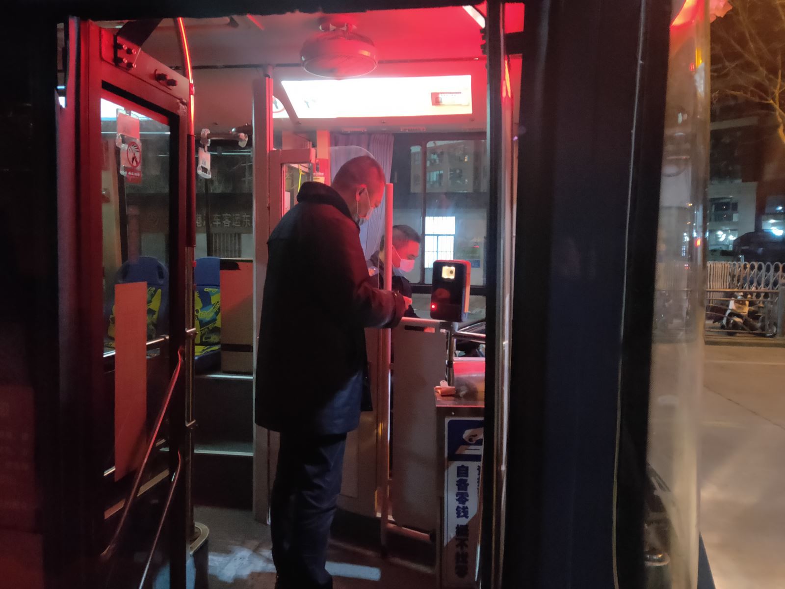 春運首日，公交集團公交事業(yè)二部開展安全大檢查