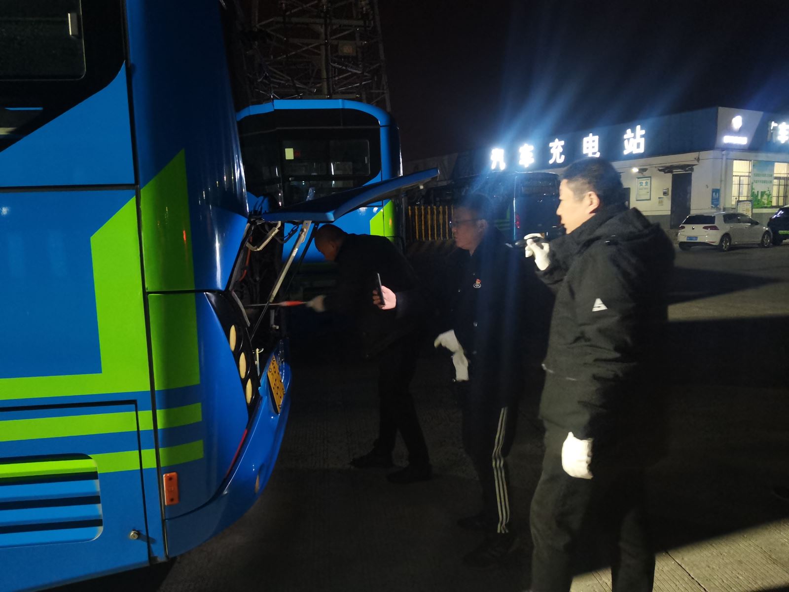 經營發(fā)展事業(yè)部開展場站夜查工作