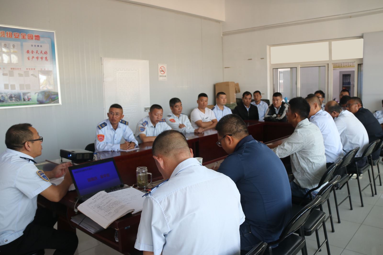 公交集團(tuán)開展“迎國慶保平安”駕駛員安全再教育