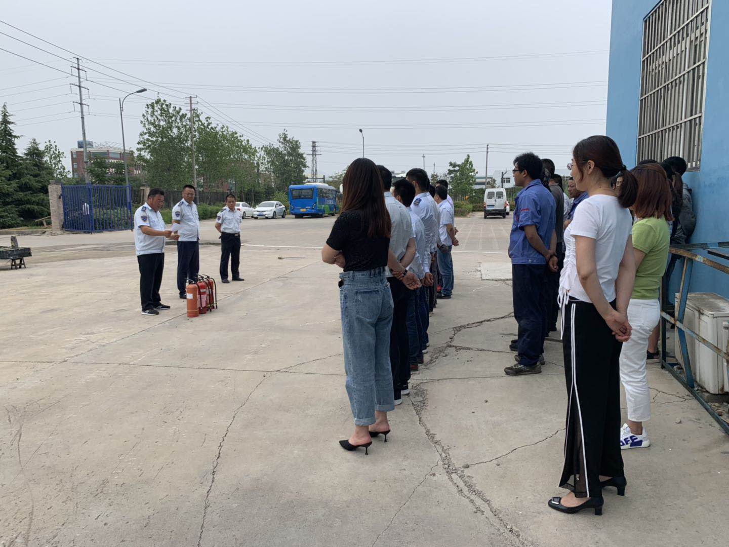 公交集團(tuán)機(jī)務(wù)技術(shù)事業(yè)部開展消防應(yīng)急演練活動