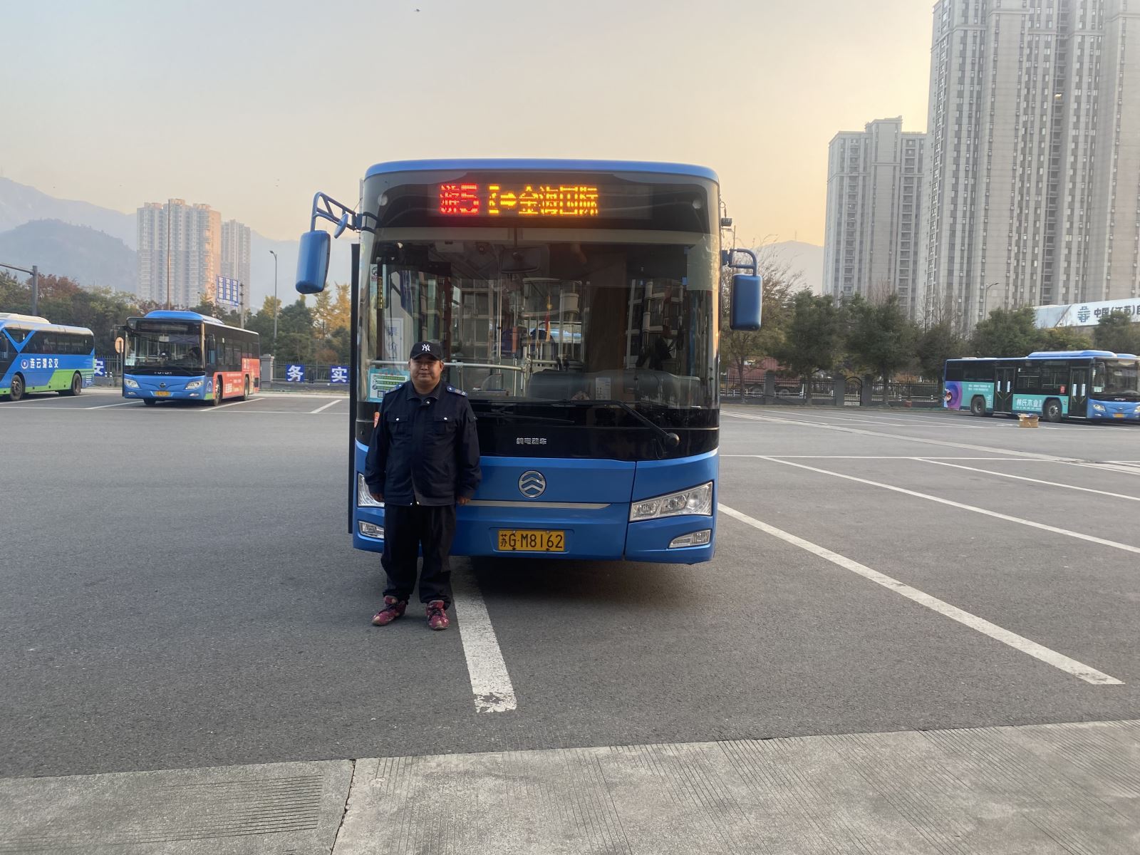 公交集團公交事業(yè)二部游5路駕駛員楊超及時歸還乘客丟失的手機