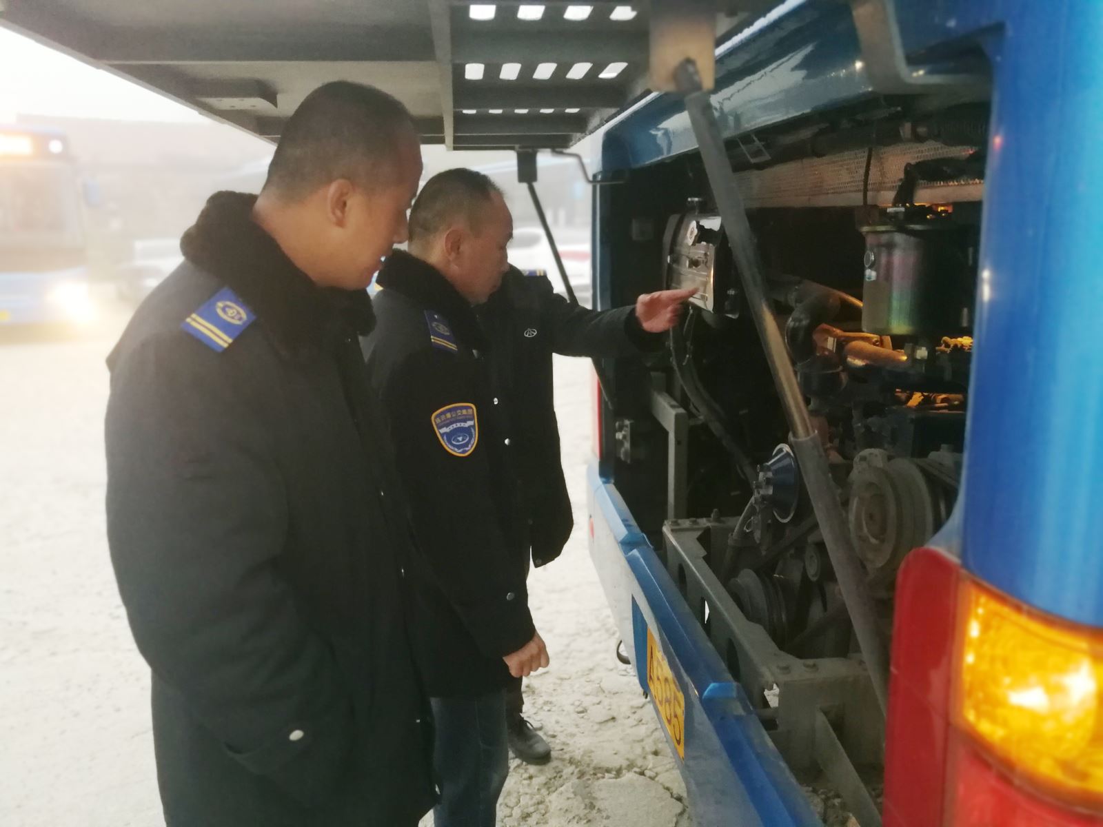 公交集團(tuán)海通公交公司開展冬季車輛安全、機(jī)務(wù)大檢查